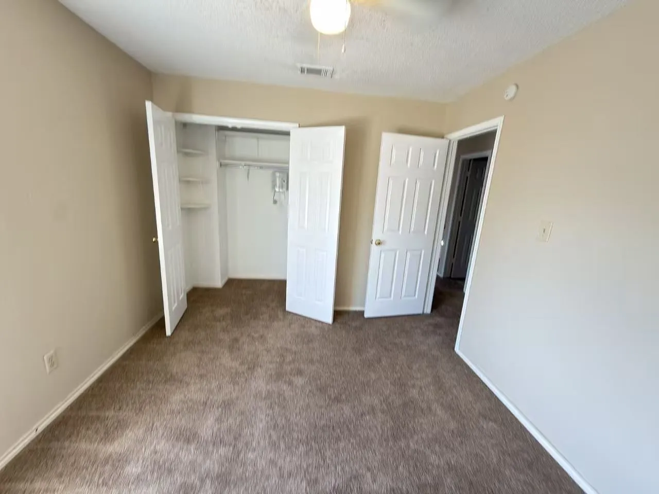 Single Family Residence For Rent in Dallas County , 2918 Lake Valley Drive, Garland, Texas 75040, 4 Bedroom, 2 Bathroom, 2 Garage spaces, 1,890 Sqft, built in 1989, mls#21376593, Real Estate Agent in Garland, Homes For Rent in Dallas county, Homes For Rent in Garland, Realtor in Garland Texas, Real Estate Brokerage Independent Realty Texas, Luminita Cordes Realtor