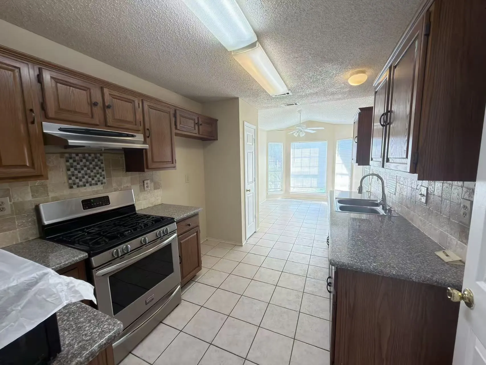 Single Family Residence For Rent in Dallas County , 2918 Lake Valley Drive, Garland, Texas 75040, 4 Bedroom, 2 Bathroom, 2 Garage spaces, 1,890 Sqft, built in 1989, mls#21376593, Real Estate Agent in Garland, Homes For Rent in Dallas county, Homes For Rent in Garland, Realtor in Garland Texas, Real Estate Brokerage Independent Realty Texas, Luminita Cordes Realtor