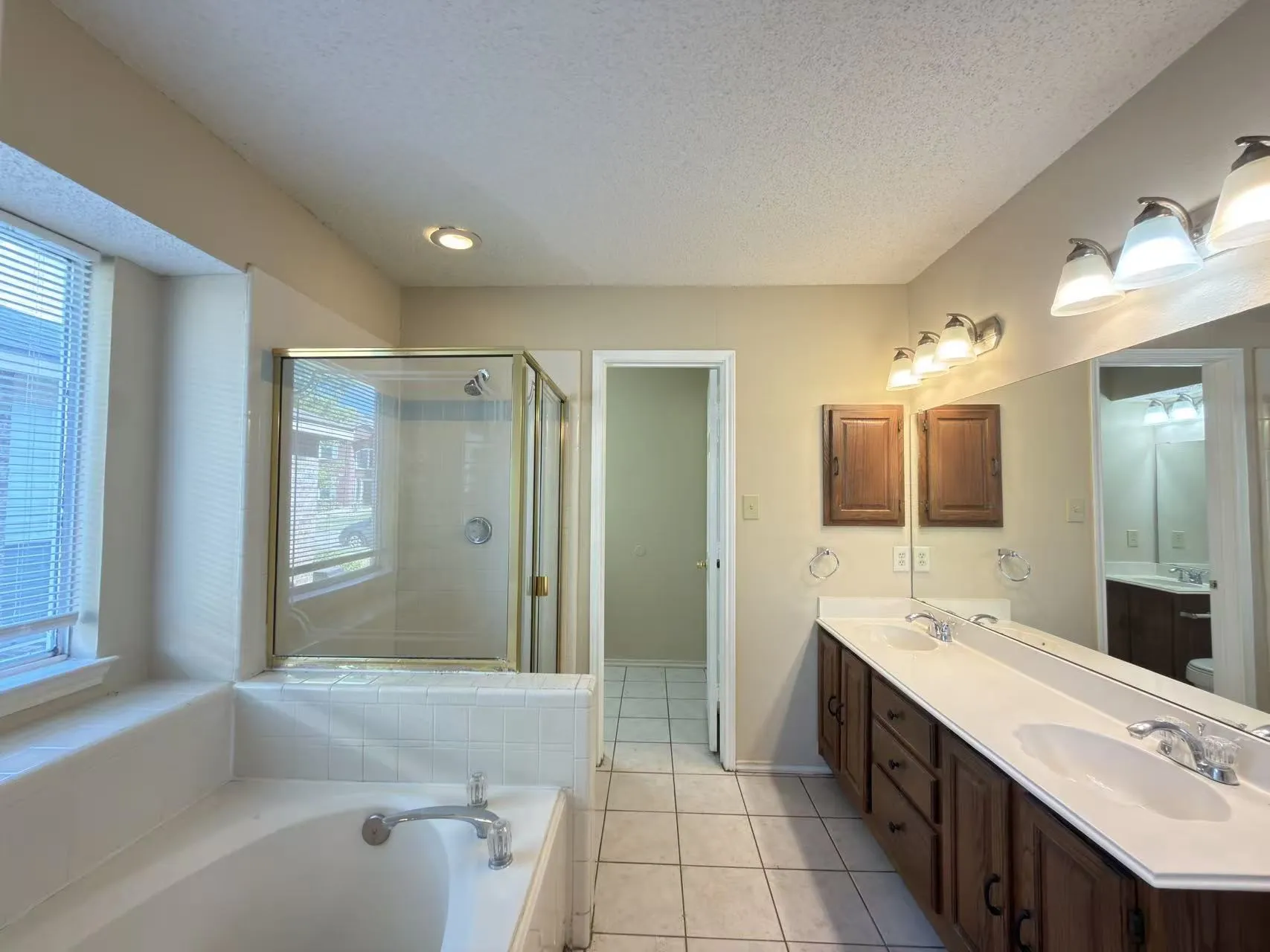 Single Family Residence For Rent in Dallas County , 2918 Lake Valley Drive, Garland, Texas 75040, 4 Bedroom, 2 Bathroom, 2 Garage spaces, 1,890 Sqft, built in 1989, mls#21376593, Real Estate Agent in Garland, Homes For Rent in Dallas county, Homes For Rent in Garland, Realtor in Garland Texas, Real Estate Brokerage Independent Realty Texas, Luminita Cordes Realtor