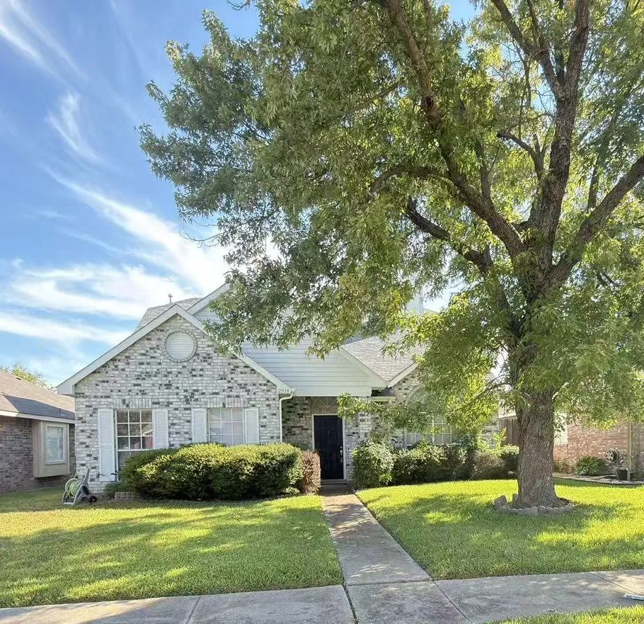 Single Family Residence For Rent in Dallas County , 2918 Lake Valley Drive, Garland, Texas 75040, 4 Bedroom, 2 Bathroom, 2 Garage spaces, 1,890 Sqft, built in 1989, mls#21376593, Real Estate Agent in Garland, Homes For Rent in Dallas county, Homes For Rent in Garland, Realtor in Garland Texas, Real Estate Brokerage Independent Realty Texas, Luminita Cordes Realtor