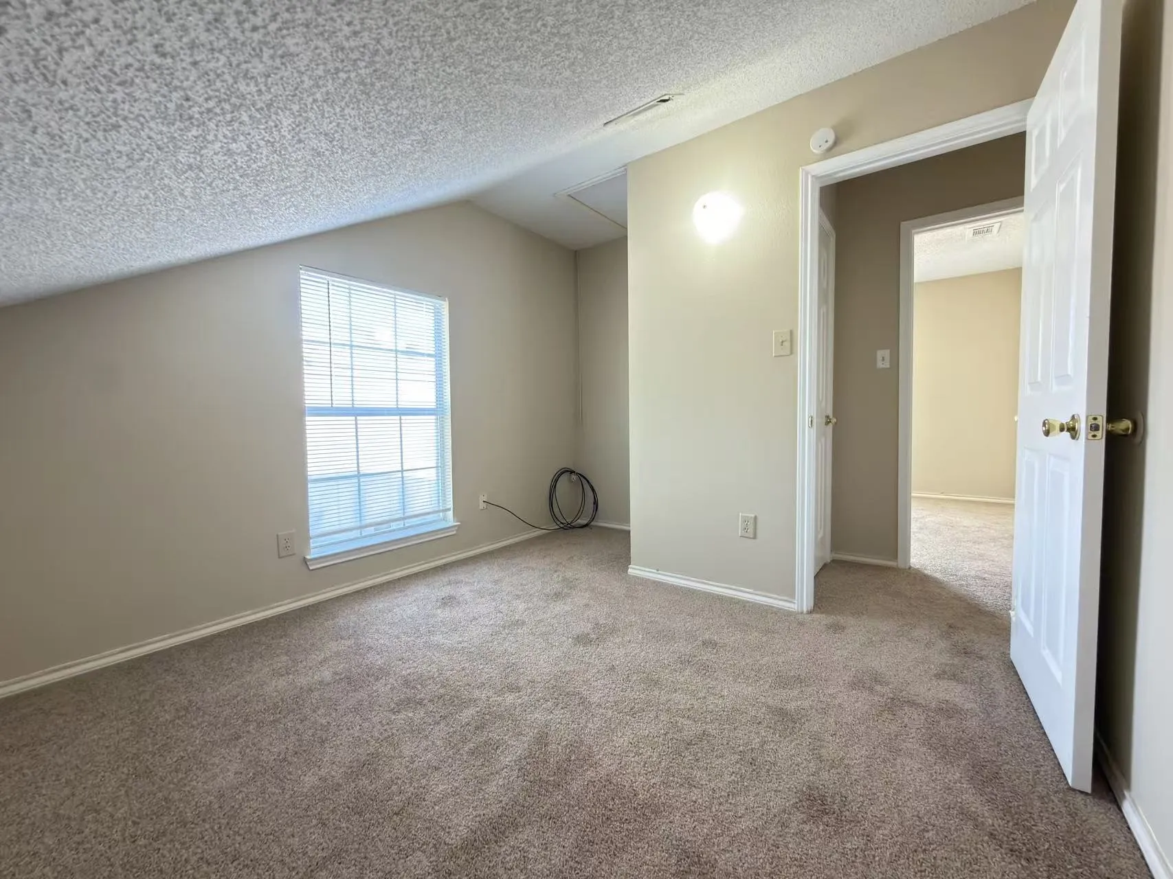 Single Family Residence For Rent in Dallas County , 2918 Lake Valley Drive, Garland, Texas 75040, 4 Bedroom, 2 Bathroom, 2 Garage spaces, 1,890 Sqft, built in 1989, mls#21376593, Real Estate Agent in Garland, Homes For Rent in Dallas county, Homes For Rent in Garland, Realtor in Garland Texas, Real Estate Brokerage Independent Realty Texas, Luminita Cordes Realtor