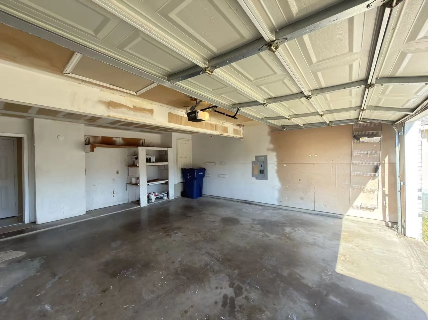 Single Family Residence For Rent in Dallas County , 2918 Lake Valley Drive, Garland, Texas 75040, 4 Bedroom, 2 Bathroom, 2 Garage spaces, 1,890 Sqft, built in 1989, mls#21376593, Real Estate Agent in Garland, Homes For Rent in Dallas county, Homes For Rent in Garland, Realtor in Garland Texas, Real Estate Brokerage Independent Realty Texas, Luminita Cordes Realtor
