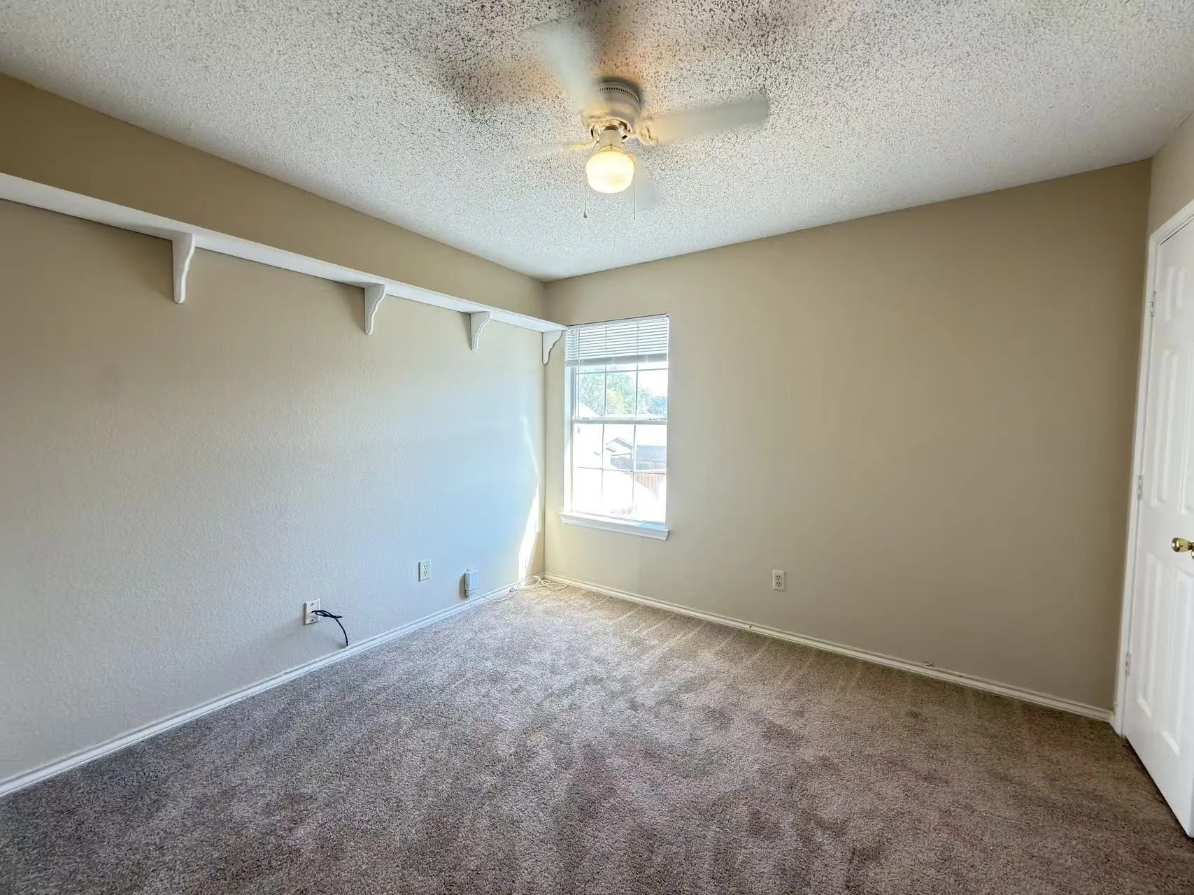 Single Family Residence For Rent in Dallas County , 2918 Lake Valley Drive, Garland, Texas 75040, 4 Bedroom, 2 Bathroom, 2 Garage spaces, 1,890 Sqft, built in 1989, mls#21376593, Real Estate Agent in Garland, Homes For Rent in Dallas county, Homes For Rent in Garland, Realtor in Garland Texas, Real Estate Brokerage Independent Realty Texas, Luminita Cordes Realtor