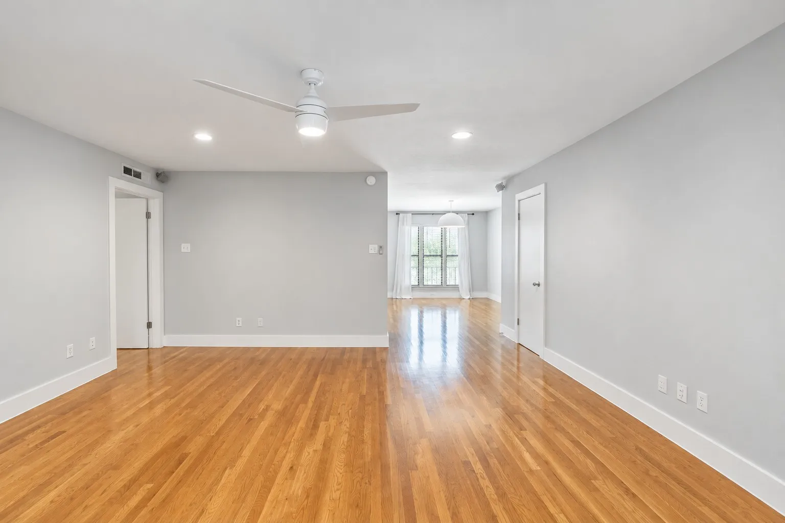 Condominium For Rent in Dallas County , 10727 Villager Road C, Dallas, Texas 75230, 2 Bedroom, 2 Bathroom, Garage spaces, 1,444 Sqft, built in 1969, mls#21378798, Real Estate Agent in Dallas, Homes For Rent in Dallas county, Homes For Rent in Dallas, Realtor in Dallas Texas, Real Estate Brokerage Independent Realty Texas, Luminita Cordes Realtor