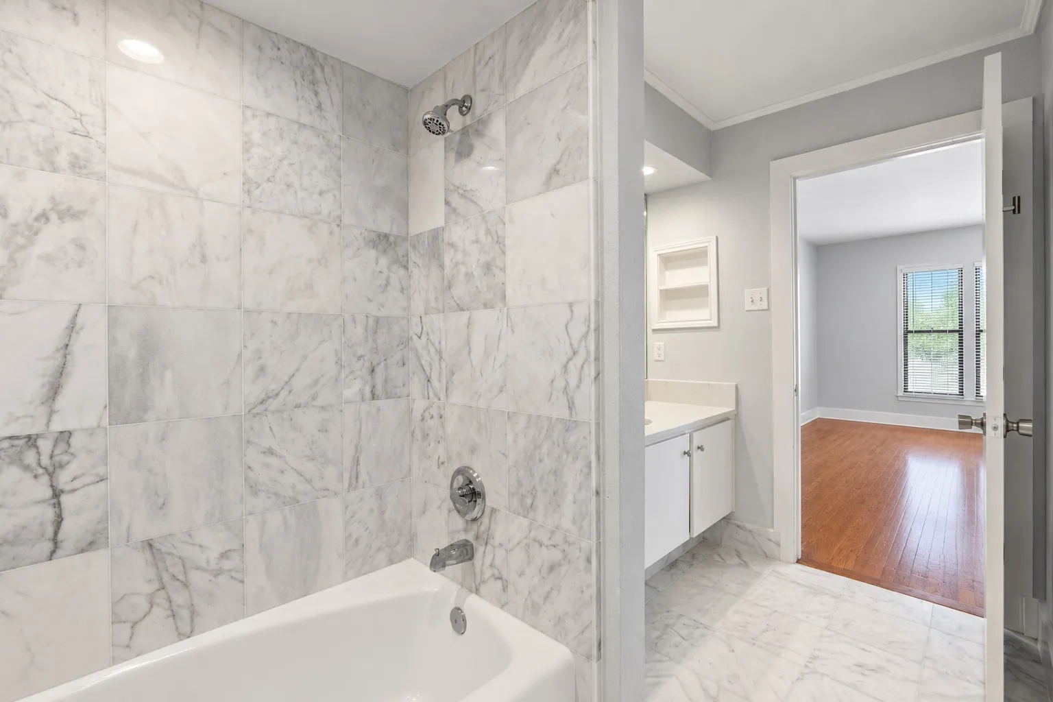 Condominium For Rent in Dallas County , 10727 Villager Road C, Dallas, Texas 75230, 2 Bedroom, 2 Bathroom, Garage spaces, 1,444 Sqft, built in 1969, mls#21378798, Real Estate Agent in Dallas, Homes For Rent in Dallas county, Homes For Rent in Dallas, Realtor in Dallas Texas, Real Estate Brokerage Independent Realty Texas, Luminita Cordes Realtor
