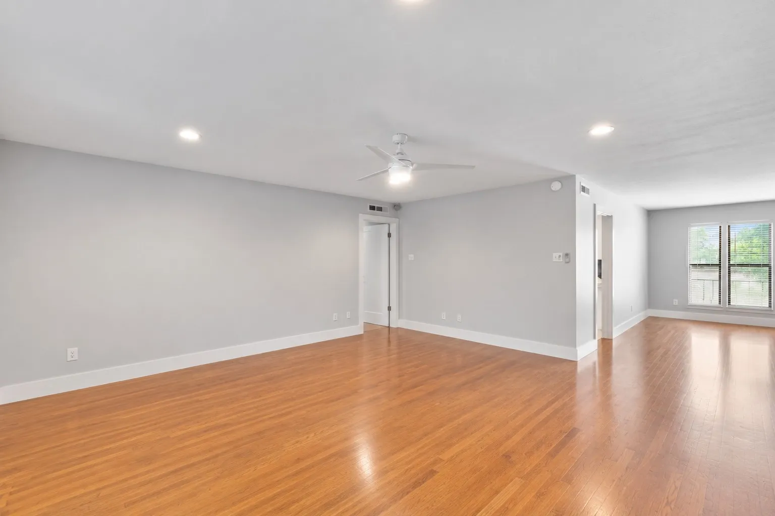 Condominium For Rent in Dallas County , 10727 Villager Road C, Dallas, Texas 75230, 2 Bedroom, 2 Bathroom, Garage spaces, 1,444 Sqft, built in 1969, mls#21378798, Real Estate Agent in Dallas, Homes For Rent in Dallas county, Homes For Rent in Dallas, Realtor in Dallas Texas, Real Estate Brokerage Independent Realty Texas, Luminita Cordes Realtor