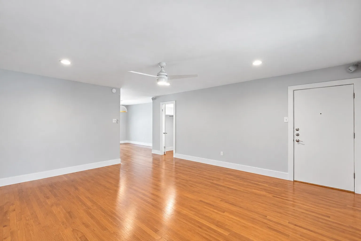 Condominium For Sale in Dallas County , 10727 Villager Road C, Dallas, Texas 75230, 2 Bedroom, 2 Bathroom, Garage spaces, 1,444 Sqft, built in 1969, mls#21378627, Real Estate Agent in Dallas, Homes For Sale in Dallas county, Homes For Sale in Dallas, Realtor in Dallas Texas, Real Estate Brokerage Independent Realty Texas, Luminita Cordes Realtor