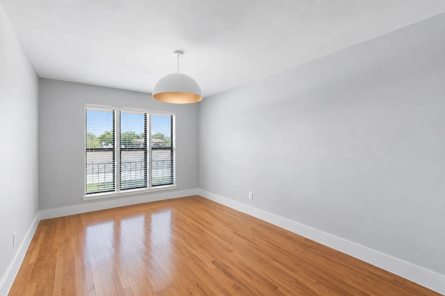 Condominium For Sale in Dallas County , 10727 Villager Road C, Dallas, Texas 75230, 2 Bedroom, 2 Bathroom, Garage spaces, 1,444 Sqft, built in 1969, mls#21378627, Real Estate Agent in Dallas, Homes For Sale in Dallas county, Homes For Sale in Dallas, Realtor in Dallas Texas, Real Estate Brokerage Independent Realty Texas, Luminita Cordes Realtor