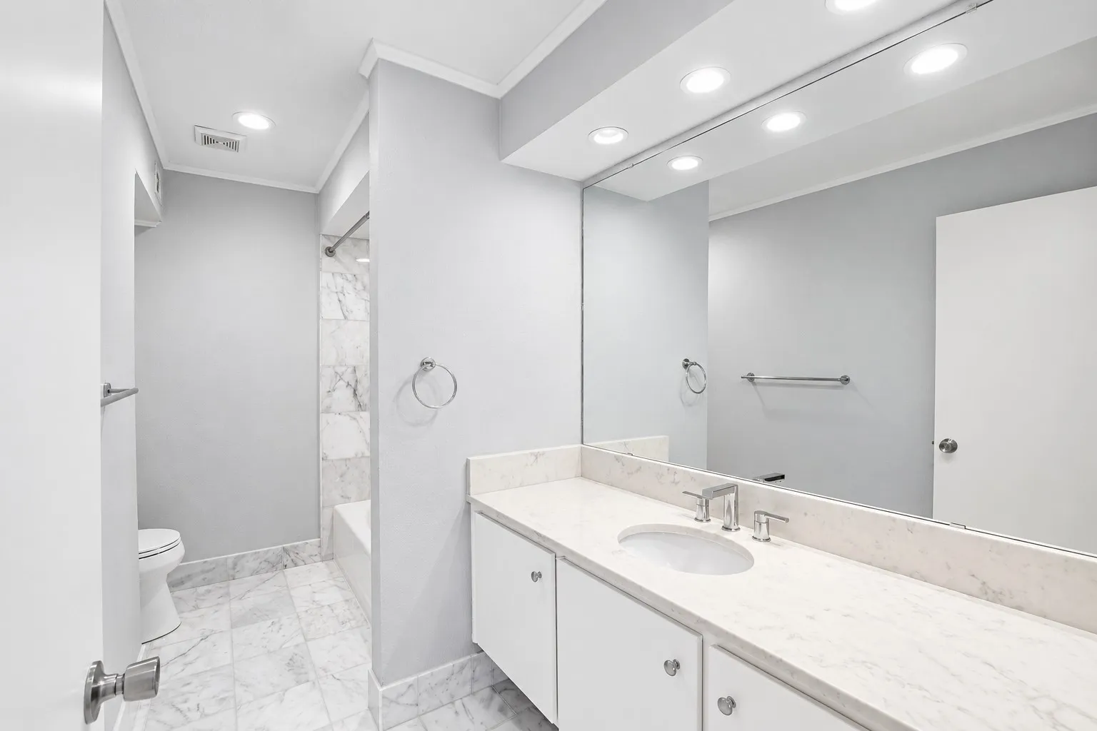 Condominium For Sale in Dallas County , 10727 Villager Road C, Dallas, Texas 75230, 2 Bedroom, 2 Bathroom, Garage spaces, 1,444 Sqft, built in 1969, mls#21378627, Real Estate Agent in Dallas, Homes For Sale in Dallas county, Homes For Sale in Dallas, Realtor in Dallas Texas, Real Estate Brokerage Independent Realty Texas, Luminita Cordes Realtor