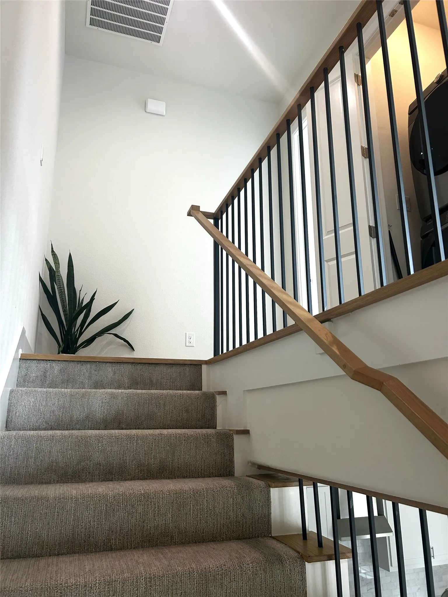 Townhouse For Rent in Tarrant County , 129 Vista Lane, Arlington, Texas 76013, 2 Bedroom, 3 Bathroom, 2 Garage spaces, 1,628 Sqft, built in 2023, mls#21373340, Real Estate Agent in Arlington, Homes For Rent in Tarrant county, Homes For Rent in Arlington, Realtor in Arlington Texas, Real Estate Brokerage Independent Realty Texas, Luminita Cordes Realtor