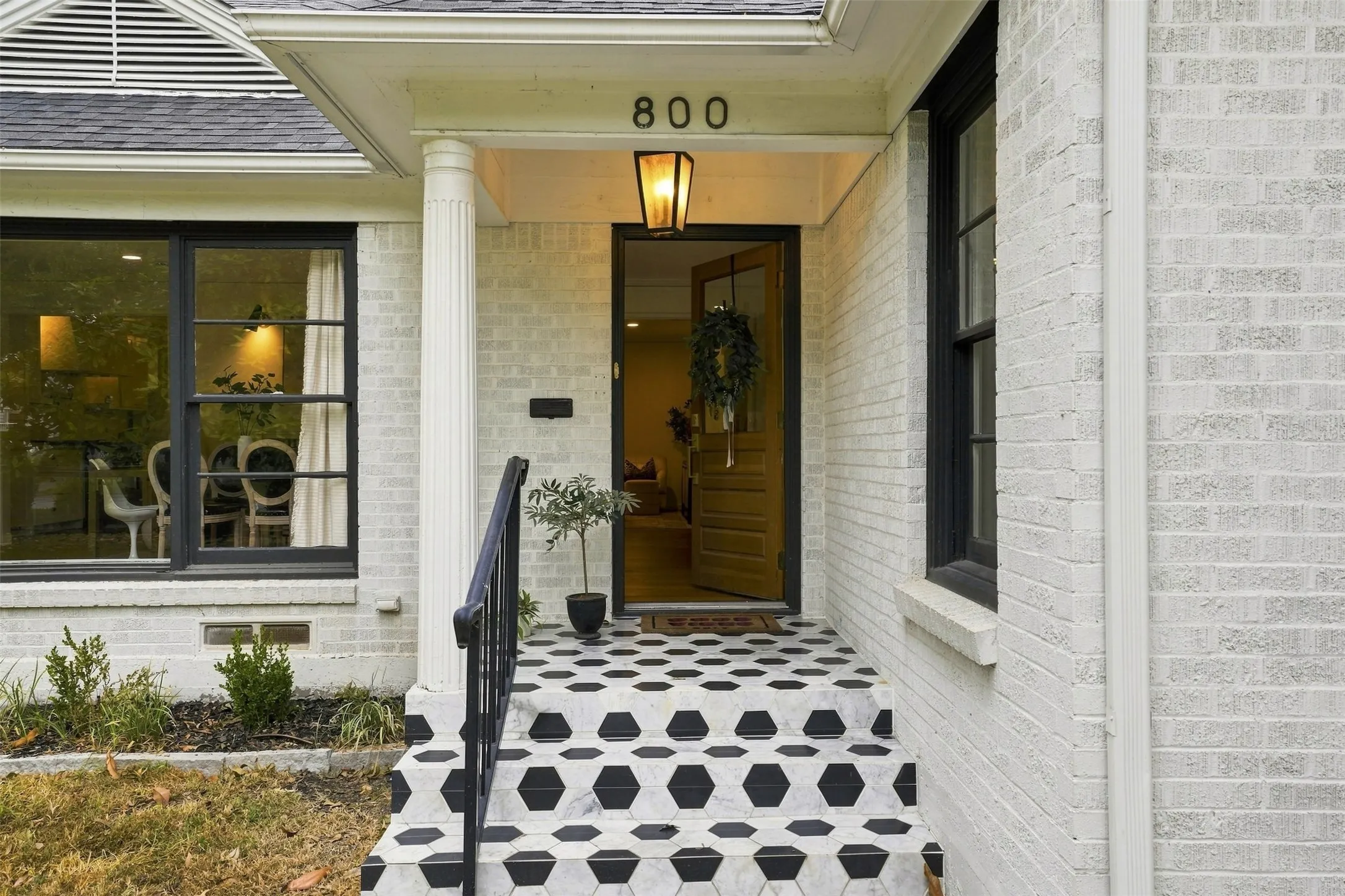 WELCOME HOME TO 800 NORTH WADDILL ST IN BEAUTIFUL HISTORIC MCKINNEY!