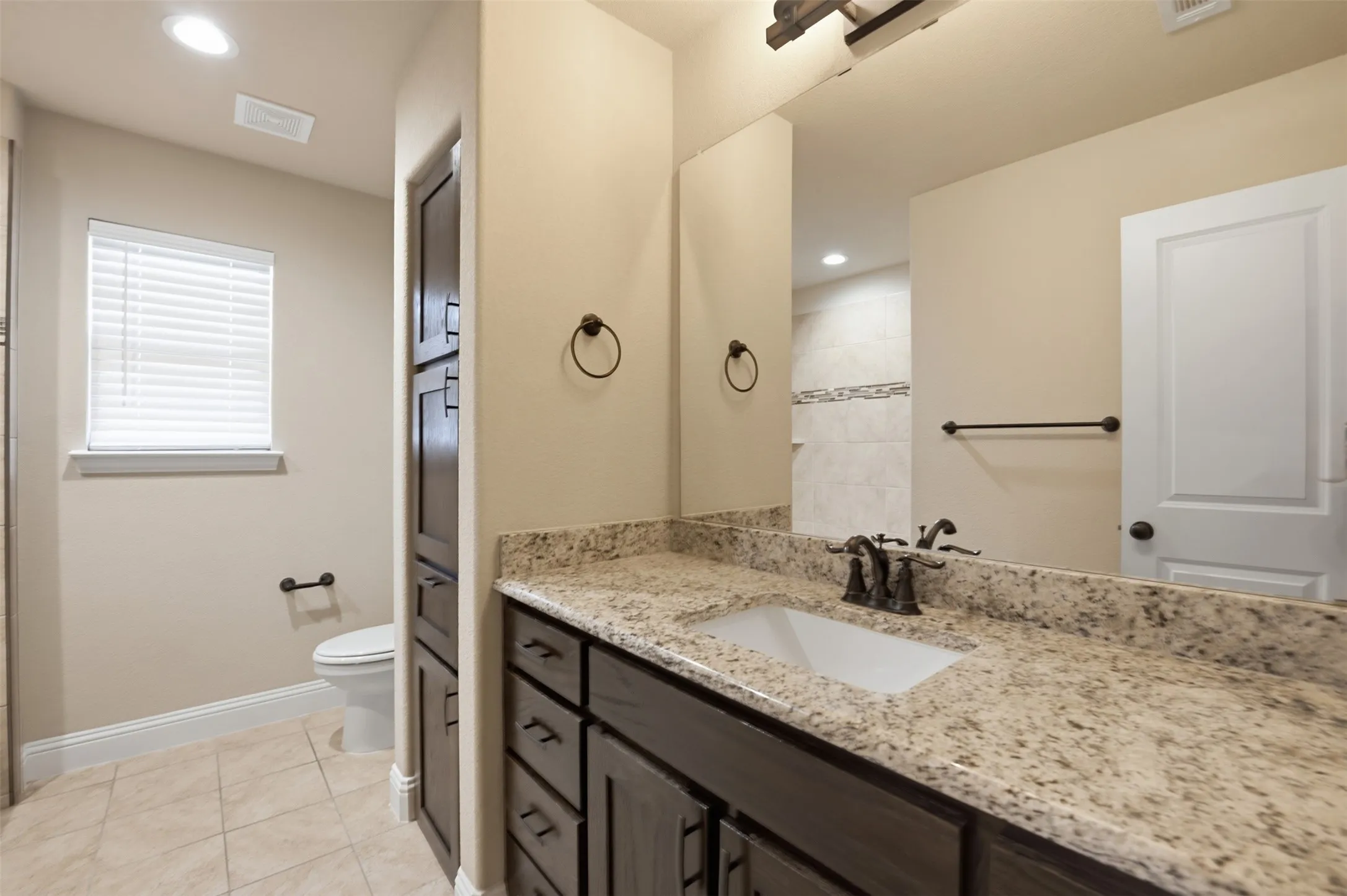 Townhouse For Rent in Parker County , 809 Jameson Street, Weatherford, Texas 76086, 3 Bedroom, 3 Bathroom, 2 Garage spaces, 1,505 Sqft, built in 2020, mls#21379102, Real Estate Agent in Weatherford, Homes For Rent in Parker county, Homes For Rent in Weatherford, Realtor in Weatherford Texas, Real Estate Brokerage Independent Realty Texas, Luminita Cordes Realtor
