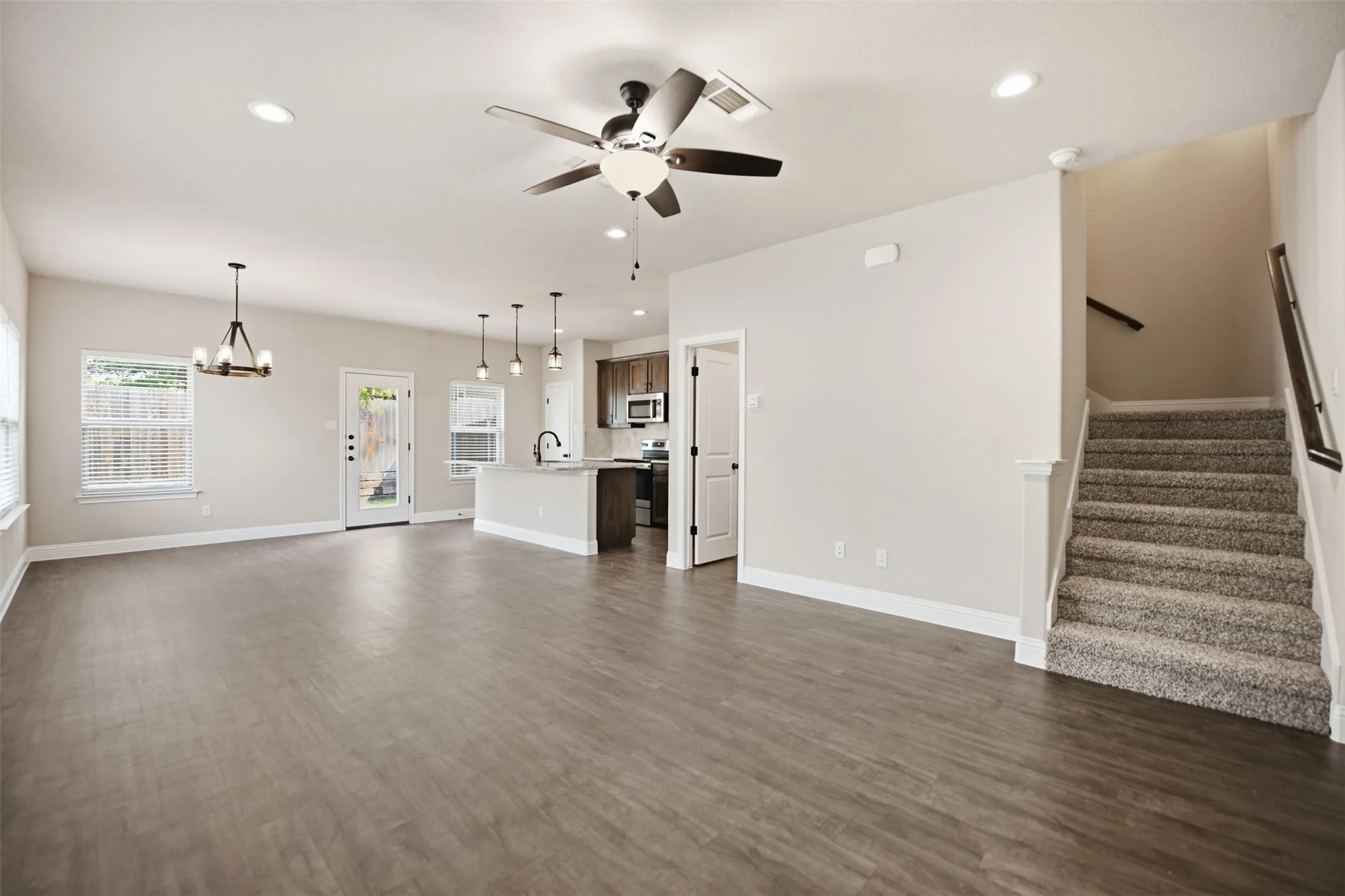 Townhouse For Rent in Parker County , 809 Jameson Street, Weatherford, Texas 76086, 3 Bedroom, 3 Bathroom, 2 Garage spaces, 1,505 Sqft, built in 2020, mls#21379102, Real Estate Agent in Weatherford, Homes For Rent in Parker county, Homes For Rent in Weatherford, Realtor in Weatherford Texas, Real Estate Brokerage Independent Realty Texas, Luminita Cordes Realtor