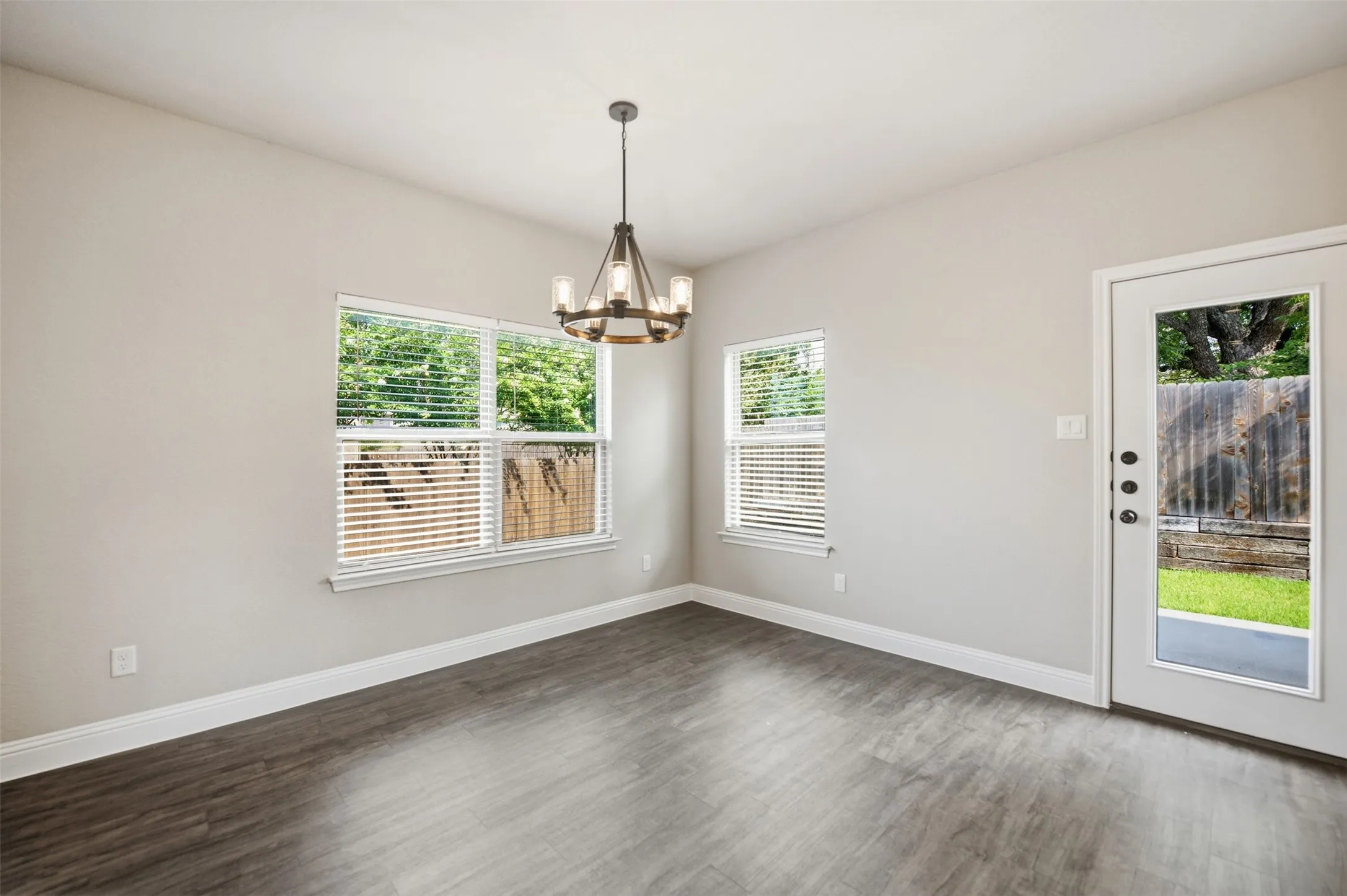 Townhouse For Rent in Parker County , 809 Jameson Street, Weatherford, Texas 76086, 3 Bedroom, 3 Bathroom, 2 Garage spaces, 1,505 Sqft, built in 2020, mls#21379102, Real Estate Agent in Weatherford, Homes For Rent in Parker county, Homes For Rent in Weatherford, Realtor in Weatherford Texas, Real Estate Brokerage Independent Realty Texas, Luminita Cordes Realtor