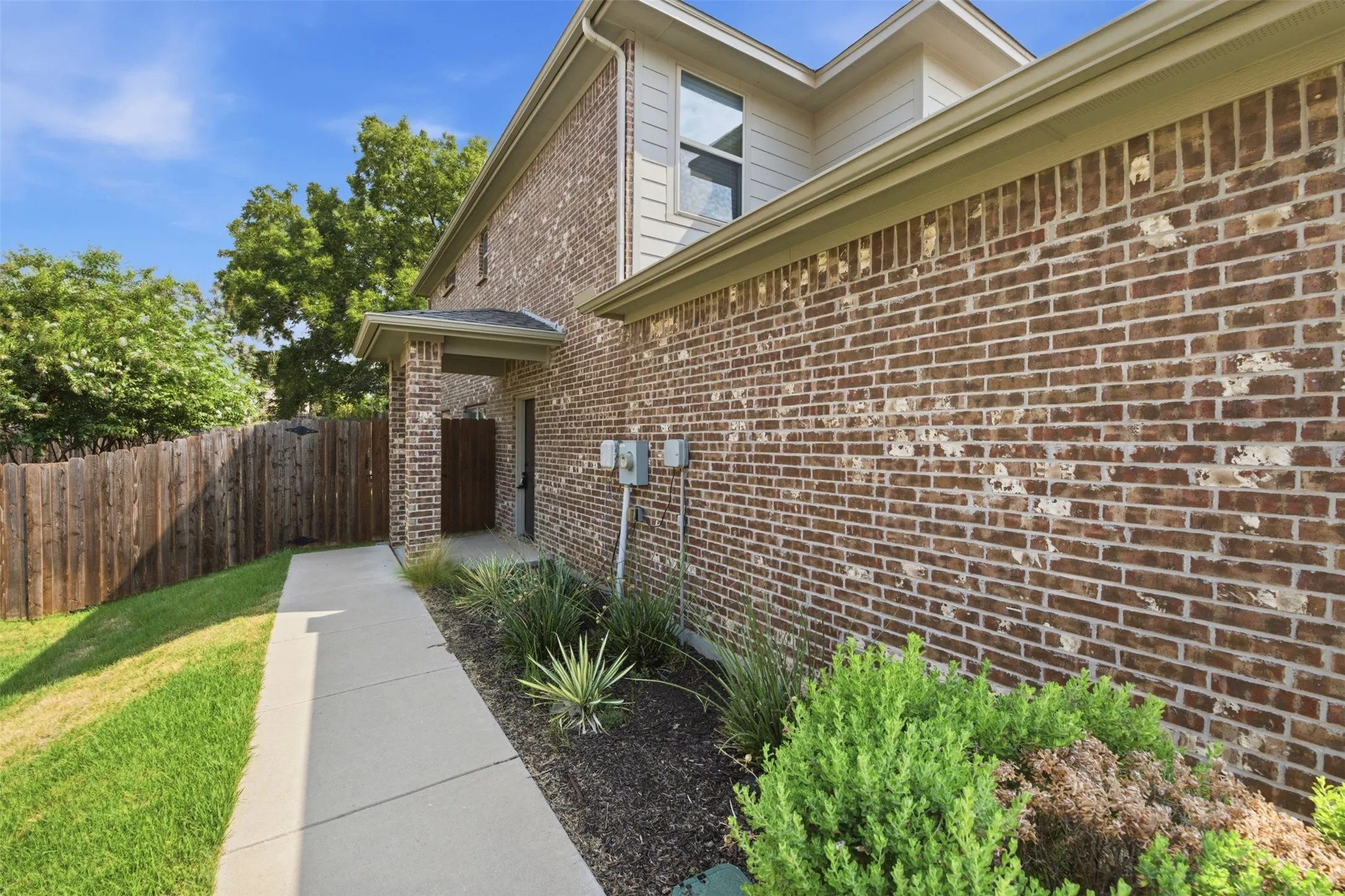 Townhouse For Rent in Parker County , 809 Jameson Street, Weatherford, Texas 76086, 3 Bedroom, 3 Bathroom, 2 Garage spaces, 1,505 Sqft, built in 2020, mls#21379102, Real Estate Agent in Weatherford, Homes For Rent in Parker county, Homes For Rent in Weatherford, Realtor in Weatherford Texas, Real Estate Brokerage Independent Realty Texas, Luminita Cordes Realtor