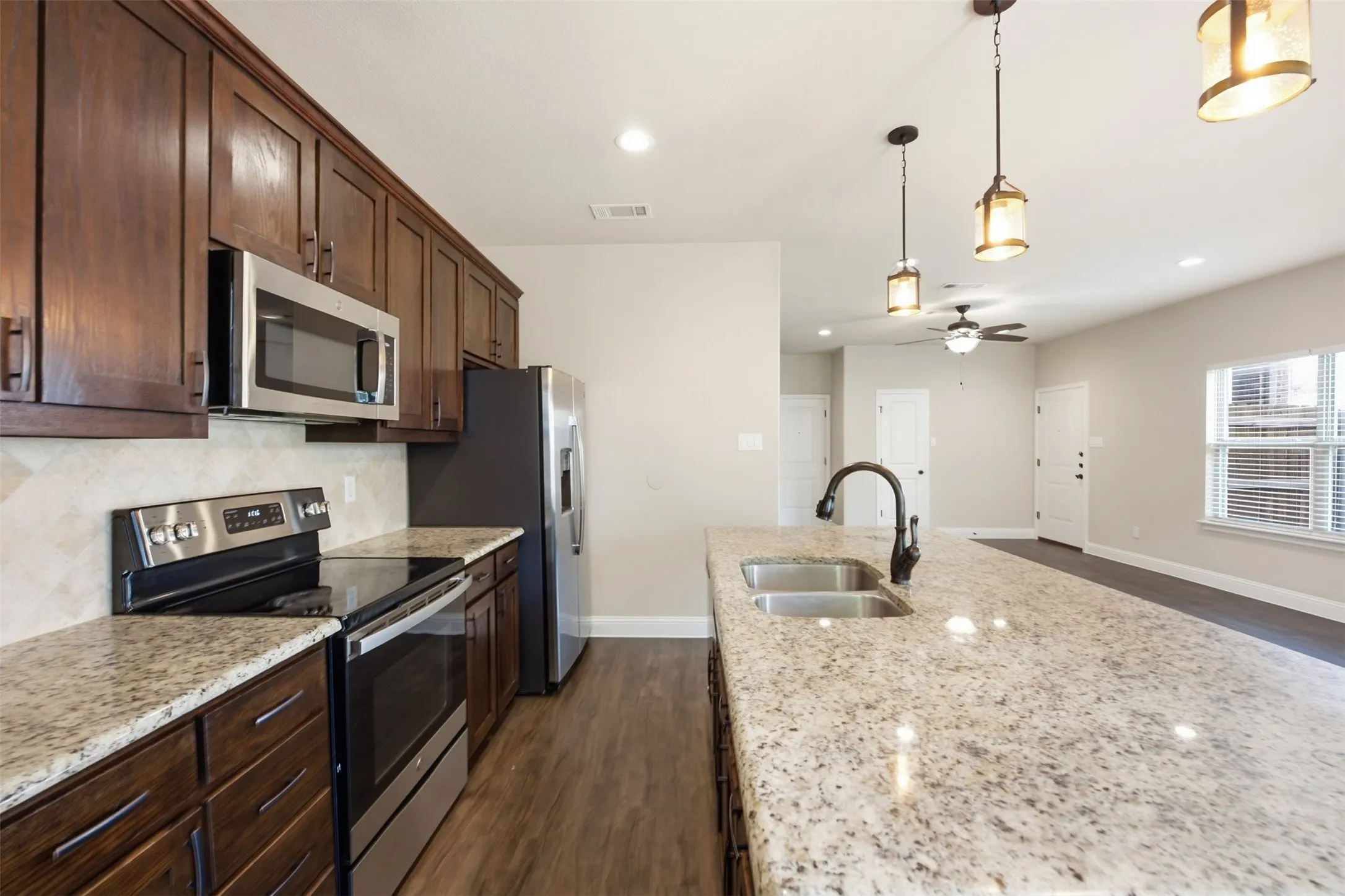 Townhouse For Rent in Parker County , 809 Jameson Street, Weatherford, Texas 76086, 3 Bedroom, 3 Bathroom, 2 Garage spaces, 1,505 Sqft, built in 2020, mls#21379102, Real Estate Agent in Weatherford, Homes For Rent in Parker county, Homes For Rent in Weatherford, Realtor in Weatherford Texas, Real Estate Brokerage Independent Realty Texas, Luminita Cordes Realtor