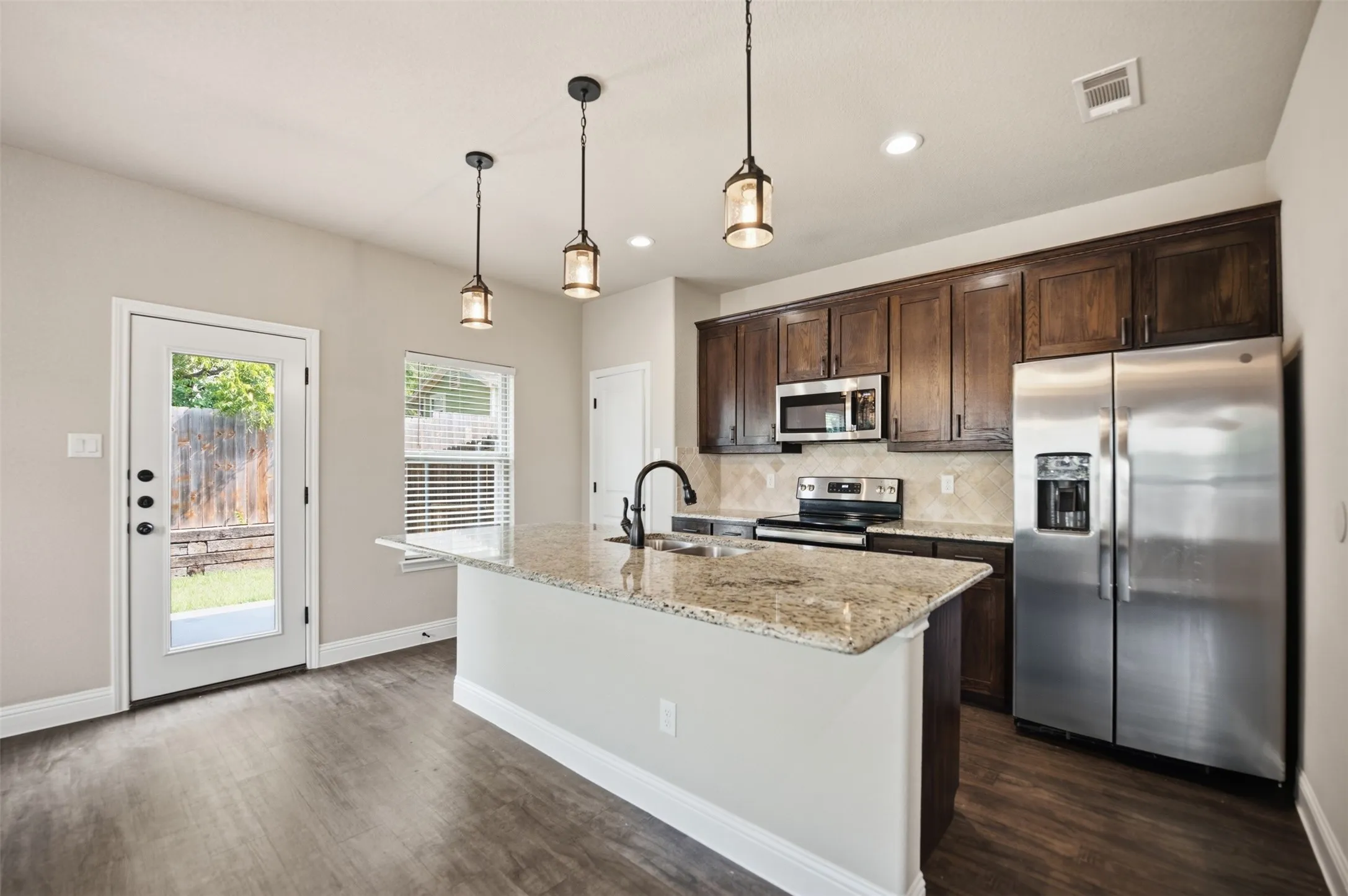 Townhouse For Rent in Parker County , 809 Jameson Street, Weatherford, Texas 76086, 3 Bedroom, 3 Bathroom, 2 Garage spaces, 1,505 Sqft, built in 2020, mls#21379102, Real Estate Agent in Weatherford, Homes For Rent in Parker county, Homes For Rent in Weatherford, Realtor in Weatherford Texas, Real Estate Brokerage Independent Realty Texas, Luminita Cordes Realtor
