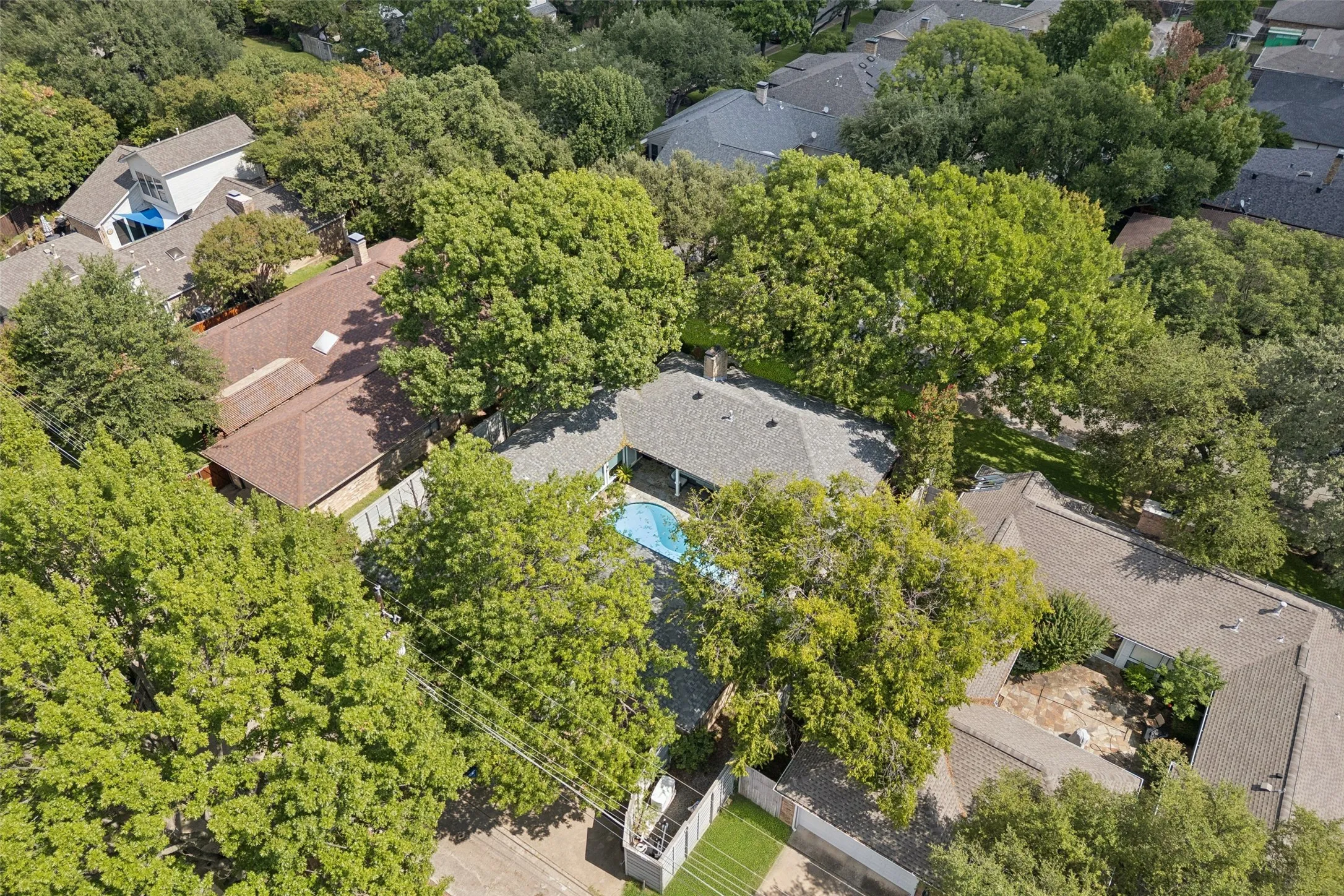 Single Family Residence For Sale in Dallas County , 7221 Pleasant View Drive, Dallas, Texas 75231, 3 Bedroom, 3 Bathroom, 2 Garage spaces, 2,785 Sqft, built in 1979, mls#21374805, Real Estate Agent in Dallas, Homes For Sale in Dallas county, Homes For Sale in Dallas, Realtor in Dallas Texas, Real Estate Brokerage Independent Realty Texas, Luminita Cordes Realtor