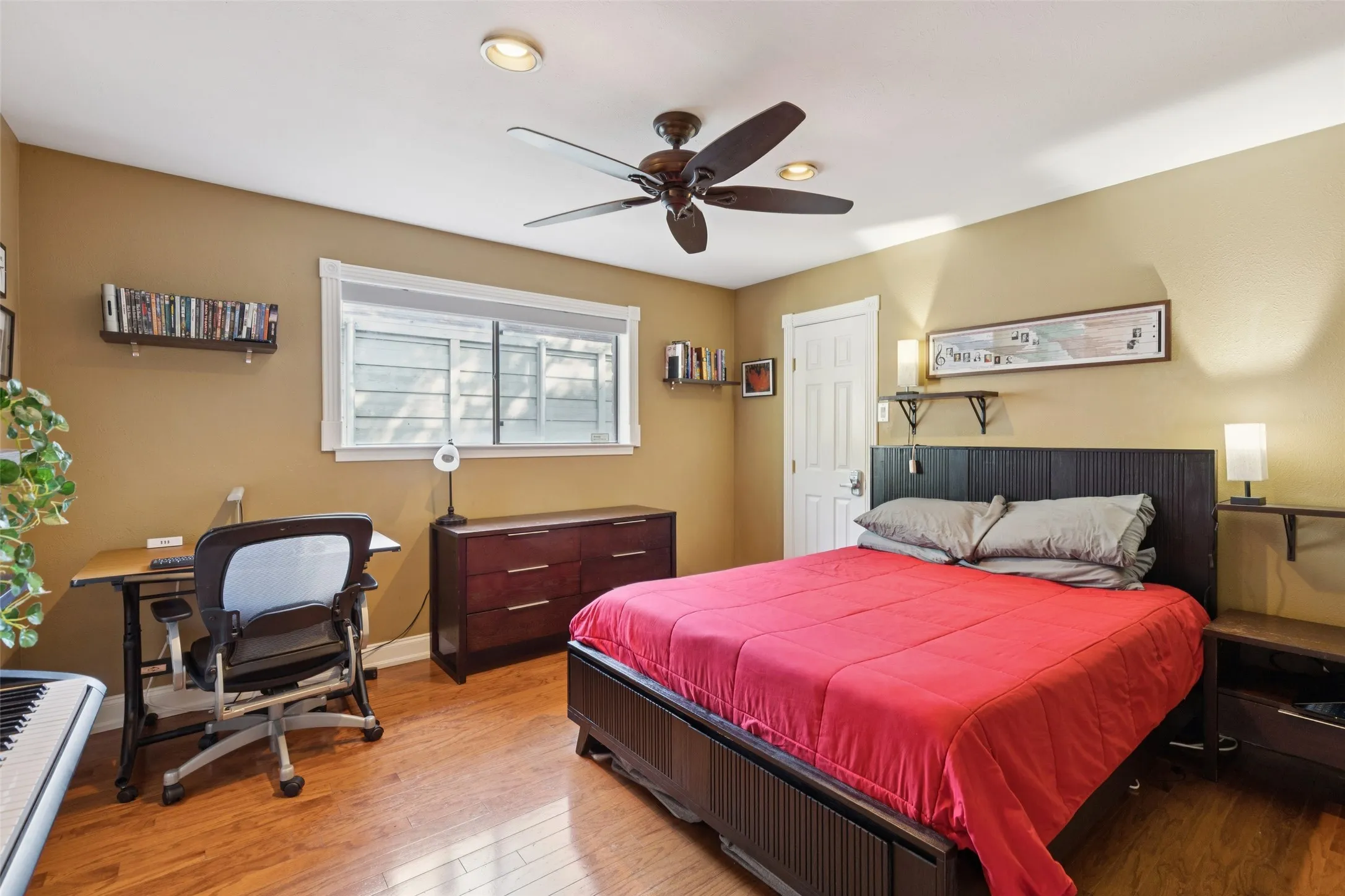 Single Family Residence For Sale in Dallas County , 7221 Pleasant View Drive, Dallas, Texas 75231, 3 Bedroom, 3 Bathroom, 2 Garage spaces, 2,785 Sqft, built in 1979, mls#21374805, Real Estate Agent in Dallas, Homes For Sale in Dallas county, Homes For Sale in Dallas, Realtor in Dallas Texas, Real Estate Brokerage Independent Realty Texas, Luminita Cordes Realtor