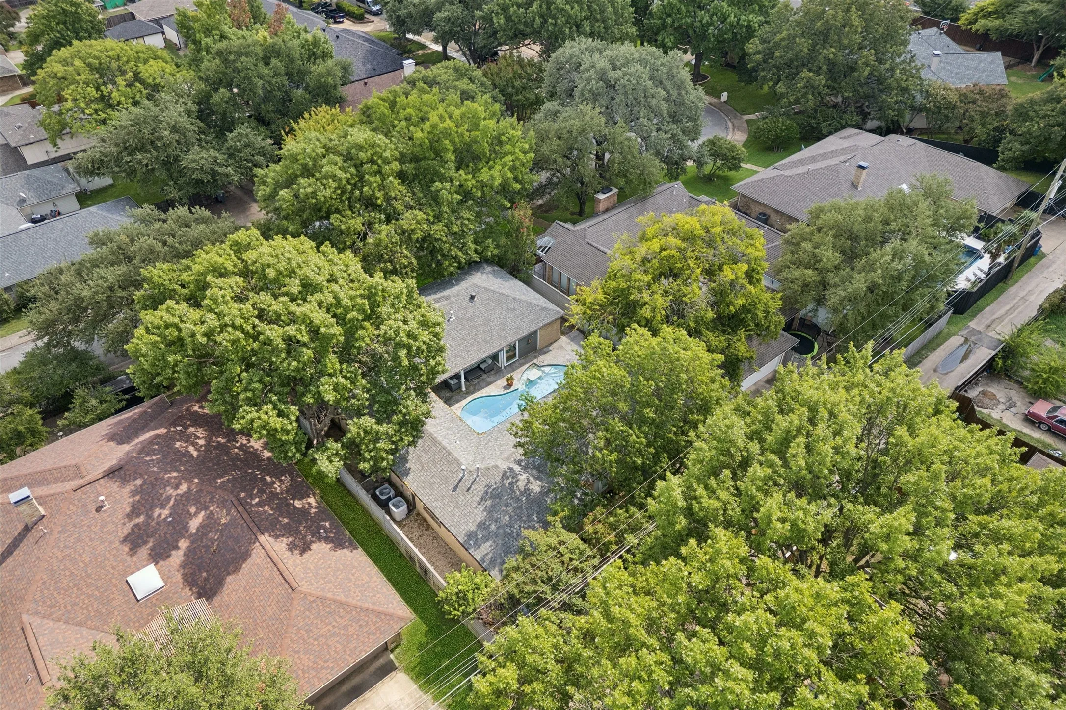 Single Family Residence For Sale in Dallas County , 7221 Pleasant View Drive, Dallas, Texas 75231, 3 Bedroom, 3 Bathroom, 2 Garage spaces, 2,785 Sqft, built in 1979, mls#21374805, Real Estate Agent in Dallas, Homes For Sale in Dallas county, Homes For Sale in Dallas, Realtor in Dallas Texas, Real Estate Brokerage Independent Realty Texas, Luminita Cordes Realtor