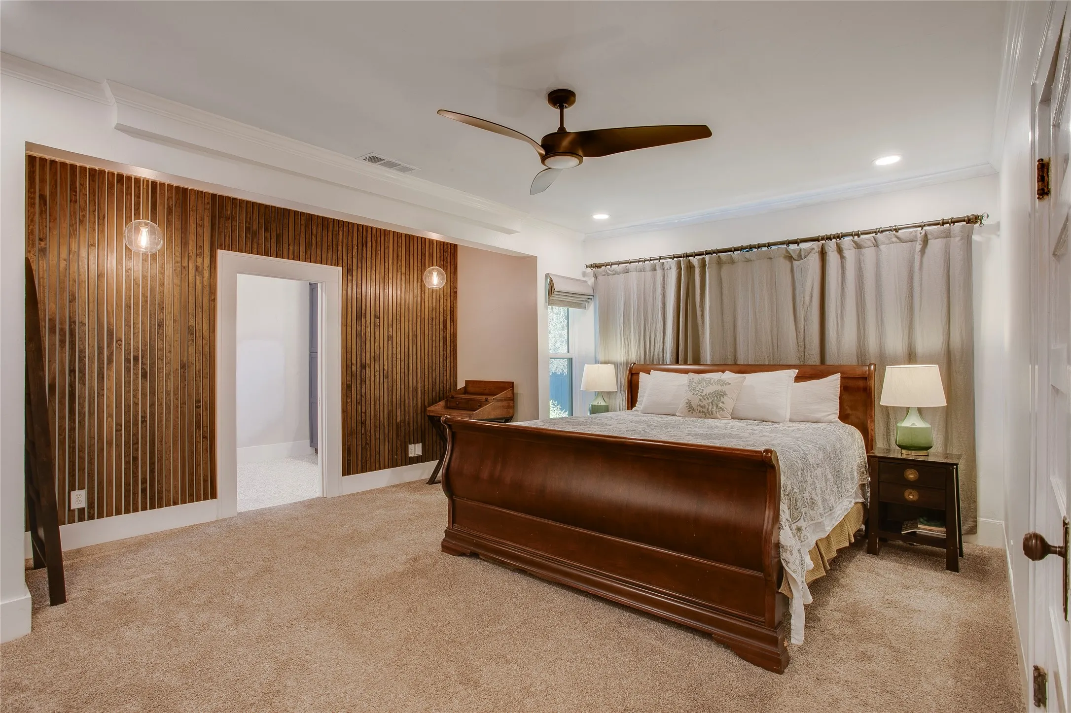 Single Family Residence For Sale in Dallas County , 6019 Goliad Avenue, Dallas, Texas 75206, 3 Bedroom, 2 Bathroom, 2 Garage spaces, 2,206 Sqft, built in 1923, mls#21378788, Real Estate Agent in Dallas, Homes For Sale in Dallas county, Homes For Sale in Dallas, Realtor in Dallas Texas, Real Estate Brokerage Independent Realty Texas, Luminita Cordes Realtor