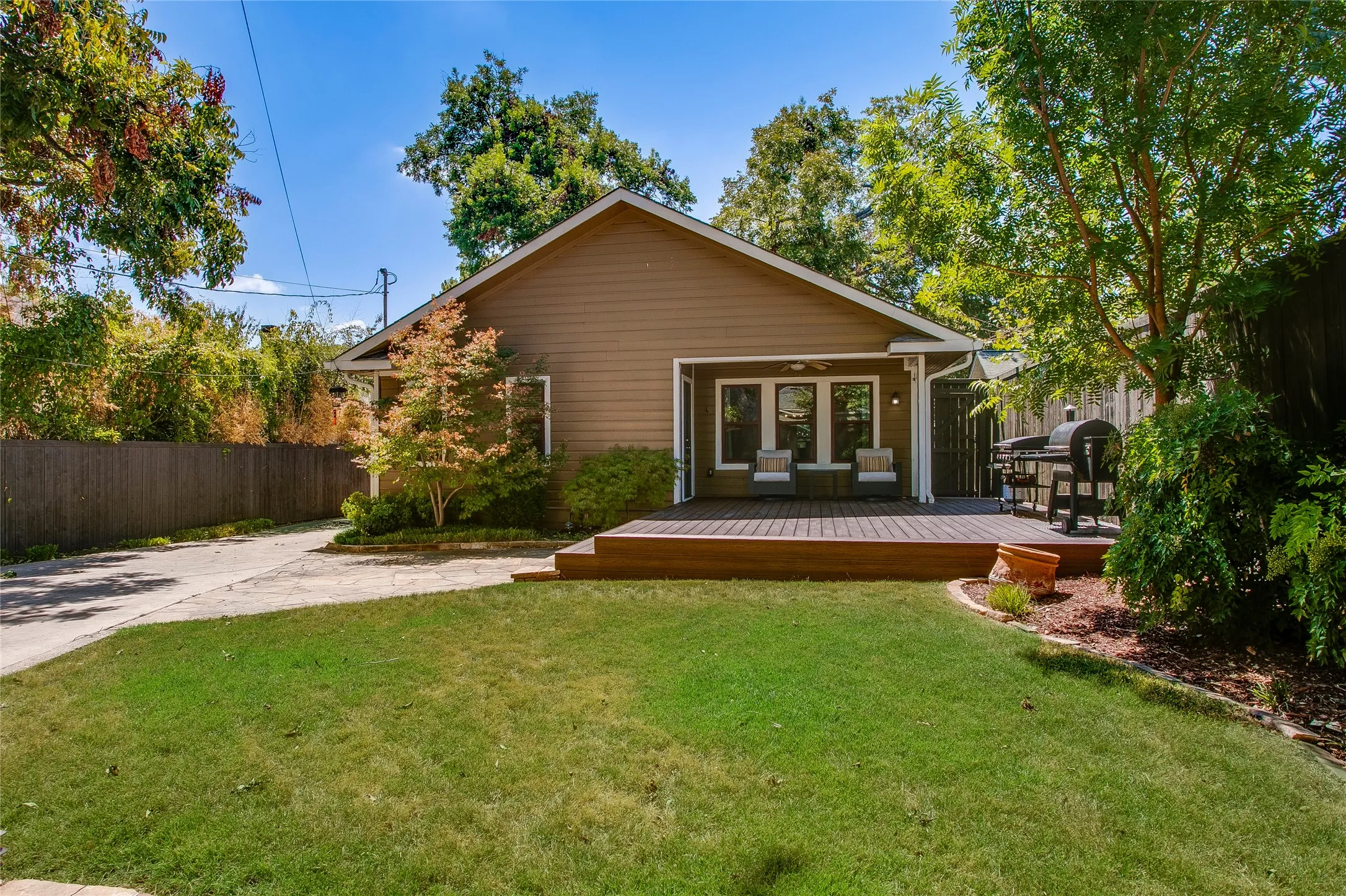 Single Family Residence For Sale in Dallas County , 6019 Goliad Avenue, Dallas, Texas 75206, 3 Bedroom, 2 Bathroom, 2 Garage spaces, 2,206 Sqft, built in 1923, mls#21378788, Real Estate Agent in Dallas, Homes For Sale in Dallas county, Homes For Sale in Dallas, Realtor in Dallas Texas, Real Estate Brokerage Independent Realty Texas, Luminita Cordes Realtor