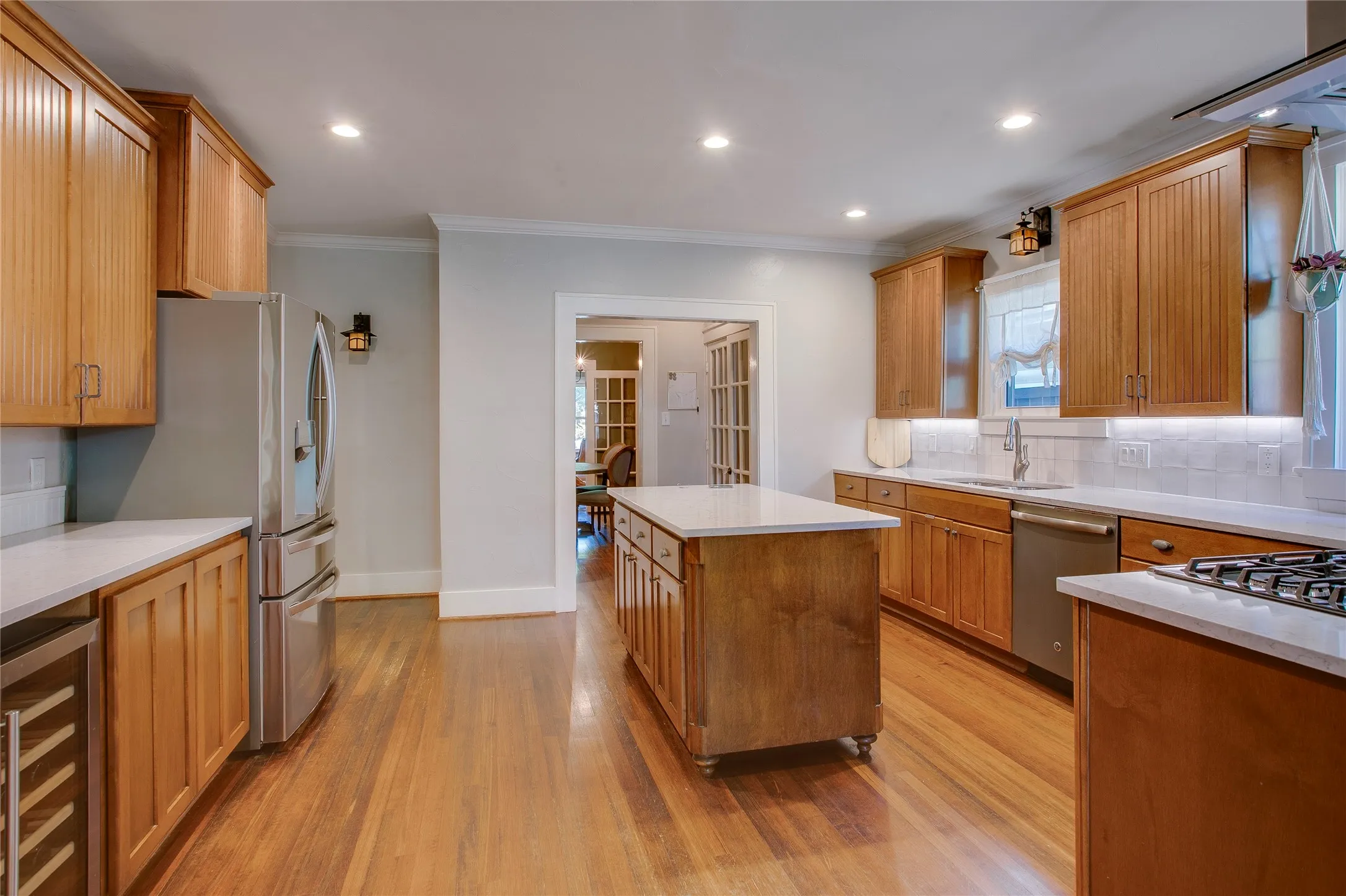 Single Family Residence For Sale in Dallas County , 6019 Goliad Avenue, Dallas, Texas 75206, 3 Bedroom, 2 Bathroom, 2 Garage spaces, 2,206 Sqft, built in 1923, mls#21378788, Real Estate Agent in Dallas, Homes For Sale in Dallas county, Homes For Sale in Dallas, Realtor in Dallas Texas, Real Estate Brokerage Independent Realty Texas, Luminita Cordes Realtor