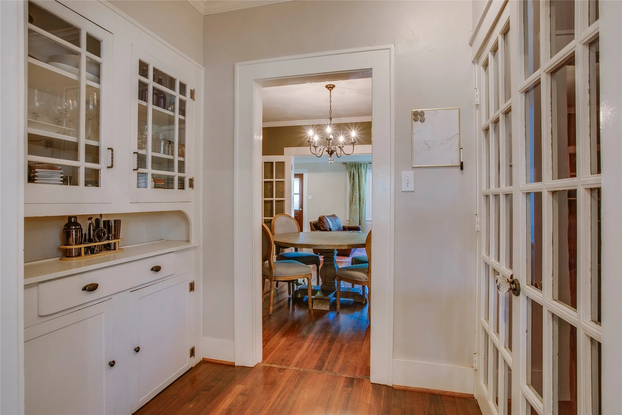 Single Family Residence For Sale in Dallas County , 6019 Goliad Avenue, Dallas, Texas 75206, 3 Bedroom, 2 Bathroom, 2 Garage spaces, 2,206 Sqft, built in 1923, mls#21378788, Real Estate Agent in Dallas, Homes For Sale in Dallas county, Homes For Sale in Dallas, Realtor in Dallas Texas, Real Estate Brokerage Independent Realty Texas, Luminita Cordes Realtor