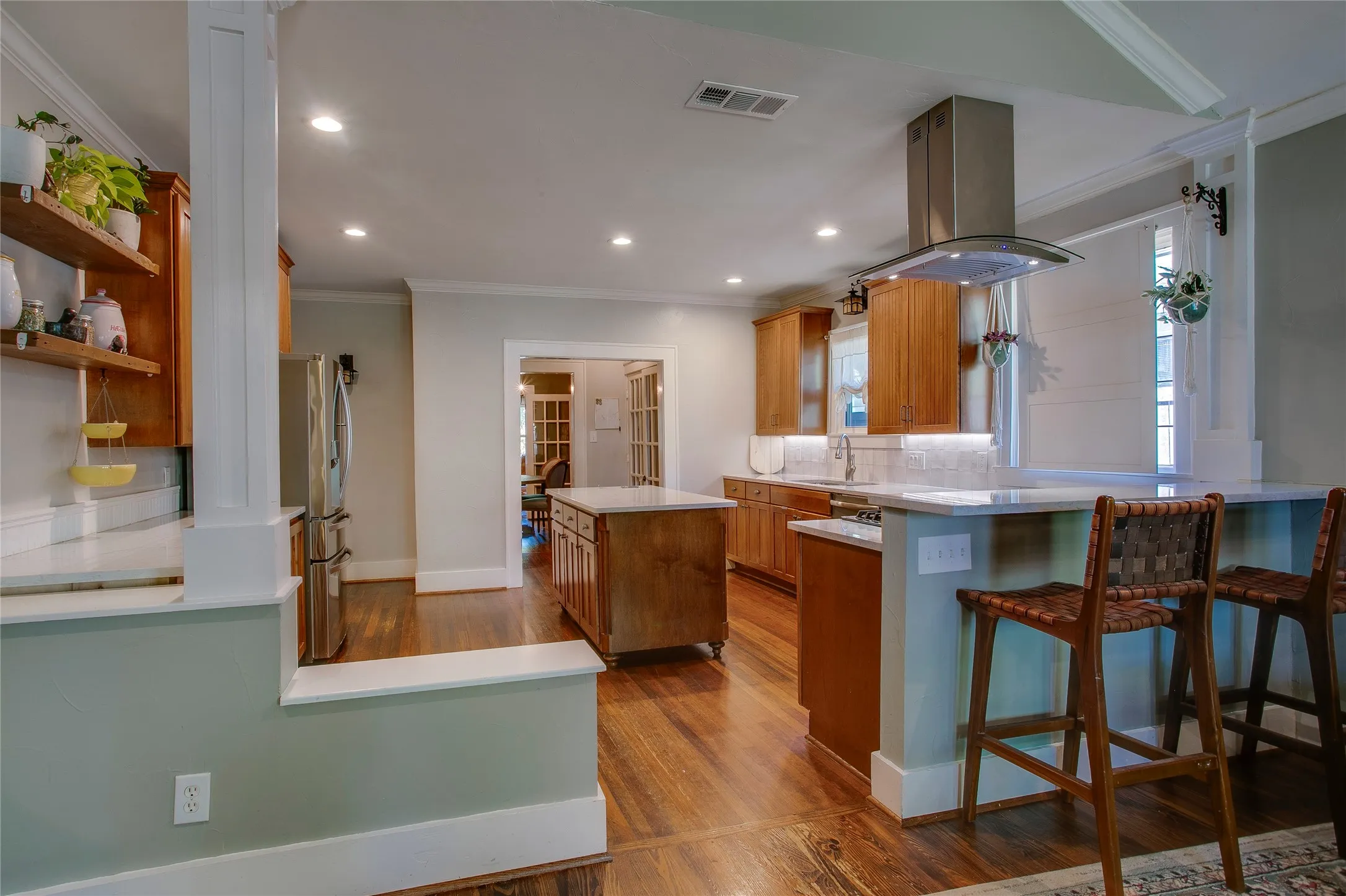 Single Family Residence For Sale in Dallas County , 6019 Goliad Avenue, Dallas, Texas 75206, 3 Bedroom, 2 Bathroom, 2 Garage spaces, 2,206 Sqft, built in 1923, mls#21378788, Real Estate Agent in Dallas, Homes For Sale in Dallas county, Homes For Sale in Dallas, Realtor in Dallas Texas, Real Estate Brokerage Independent Realty Texas, Luminita Cordes Realtor