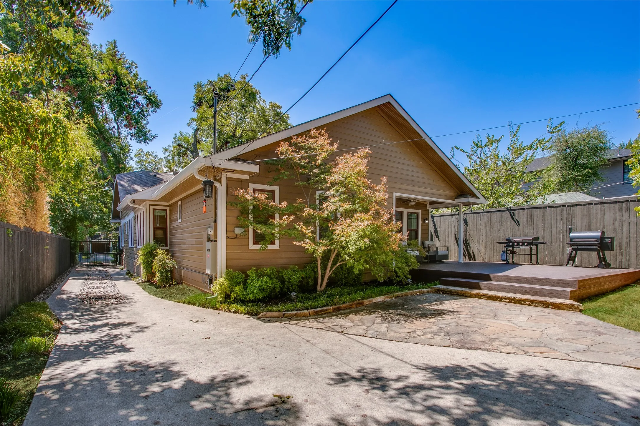 Single Family Residence For Sale in Dallas County , 6019 Goliad Avenue, Dallas, Texas 75206, 3 Bedroom, 2 Bathroom, 2 Garage spaces, 2,206 Sqft, built in 1923, mls#21378788, Real Estate Agent in Dallas, Homes For Sale in Dallas county, Homes For Sale in Dallas, Realtor in Dallas Texas, Real Estate Brokerage Independent Realty Texas, Luminita Cordes Realtor