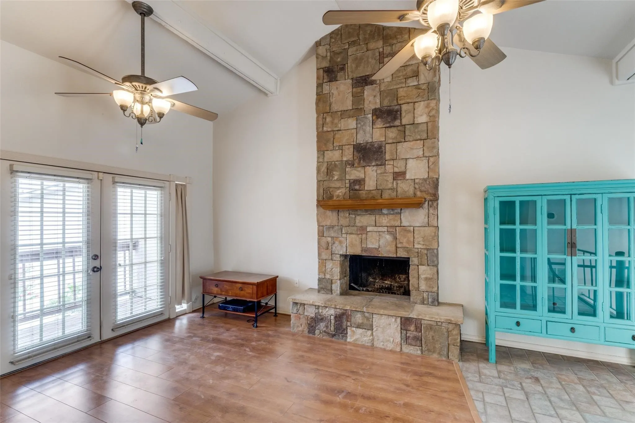 Condominium For Sale in Tarrant County , 9999 Boat Club Road 409, Fort Worth, Texas 76179, 2 Bedroom, 3 Bathroom, Garage spaces, 1,056 Sqft, built in 1970, mls#21374224, Real Estate Agent in Fort Worth, Homes For Sale in Tarrant county, Homes For Sale in Fort Worth, Realtor in Fort Worth Texas, Real Estate Brokerage Independent Realty Texas, Luminita Cordes Realtor