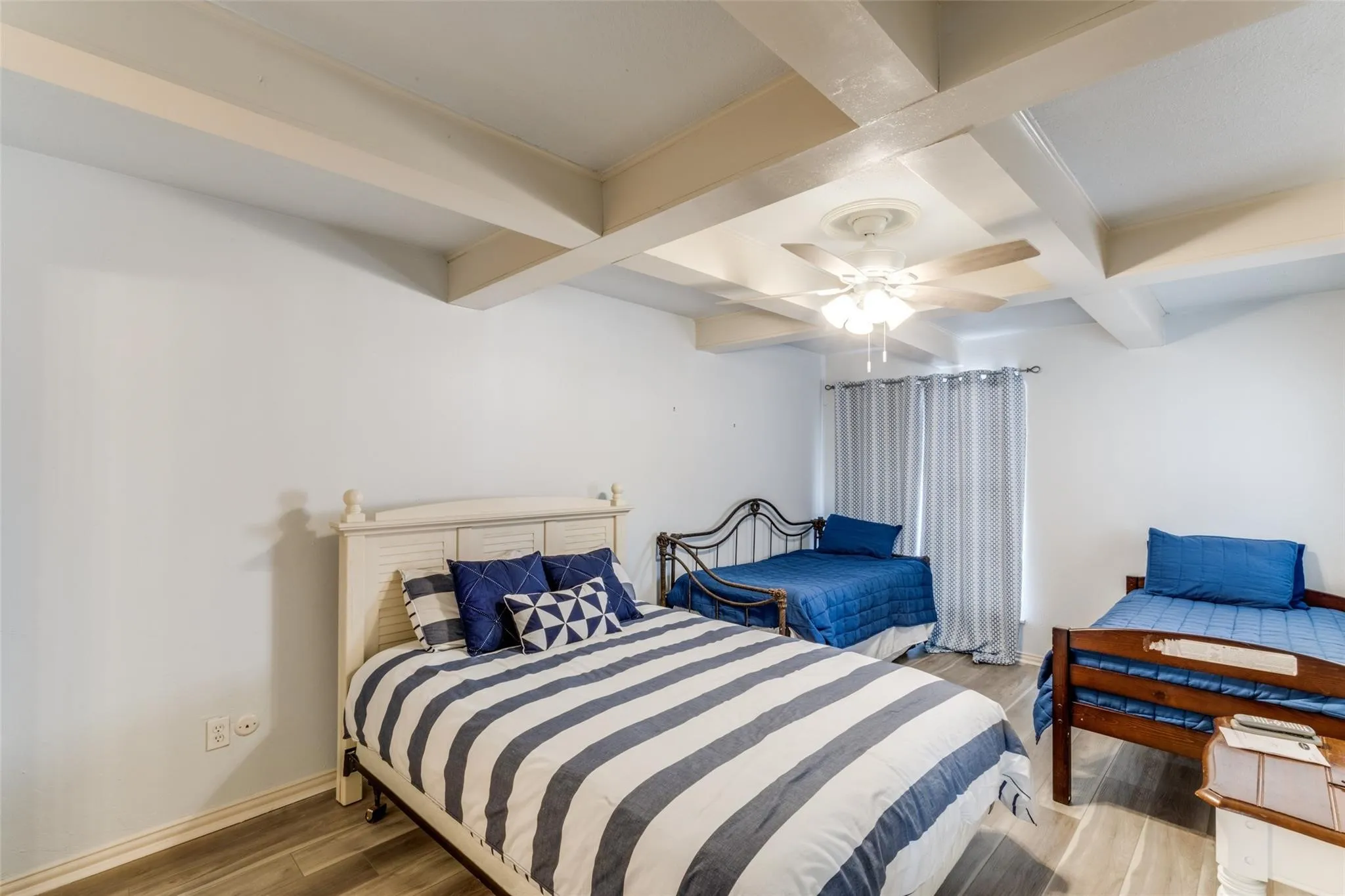 Condominium For Sale in Tarrant County , 9999 Boat Club Road 409, Fort Worth, Texas 76179, 2 Bedroom, 3 Bathroom, Garage spaces, 1,056 Sqft, built in 1970, mls#21374224, Real Estate Agent in Fort Worth, Homes For Sale in Tarrant county, Homes For Sale in Fort Worth, Realtor in Fort Worth Texas, Real Estate Brokerage Independent Realty Texas, Luminita Cordes Realtor