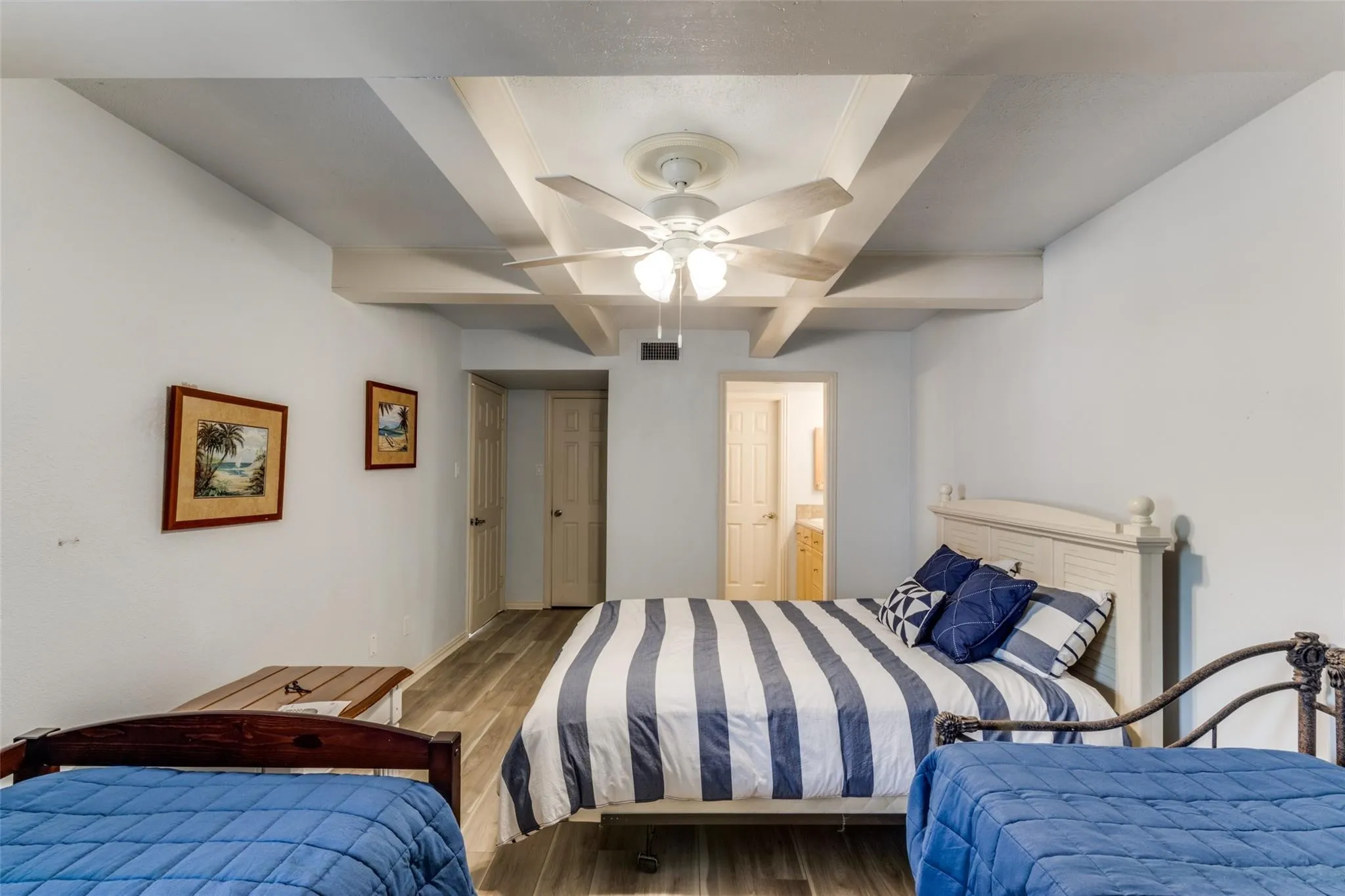 Condominium For Sale in Tarrant County , 9999 Boat Club Road 409, Fort Worth, Texas 76179, 2 Bedroom, 3 Bathroom, Garage spaces, 1,056 Sqft, built in 1970, mls#21374224, Real Estate Agent in Fort Worth, Homes For Sale in Tarrant county, Homes For Sale in Fort Worth, Realtor in Fort Worth Texas, Real Estate Brokerage Independent Realty Texas, Luminita Cordes Realtor