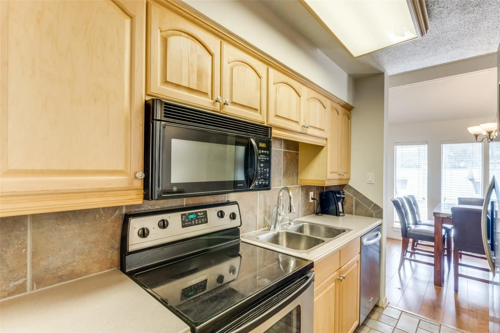 Condominium For Sale in Tarrant County , 9999 Boat Club Road 409, Fort Worth, Texas 76179, 2 Bedroom, 3 Bathroom, Garage spaces, 1,056 Sqft, built in 1970, mls#21374224, Real Estate Agent in Fort Worth, Homes For Sale in Tarrant county, Homes For Sale in Fort Worth, Realtor in Fort Worth Texas, Real Estate Brokerage Independent Realty Texas, Luminita Cordes Realtor