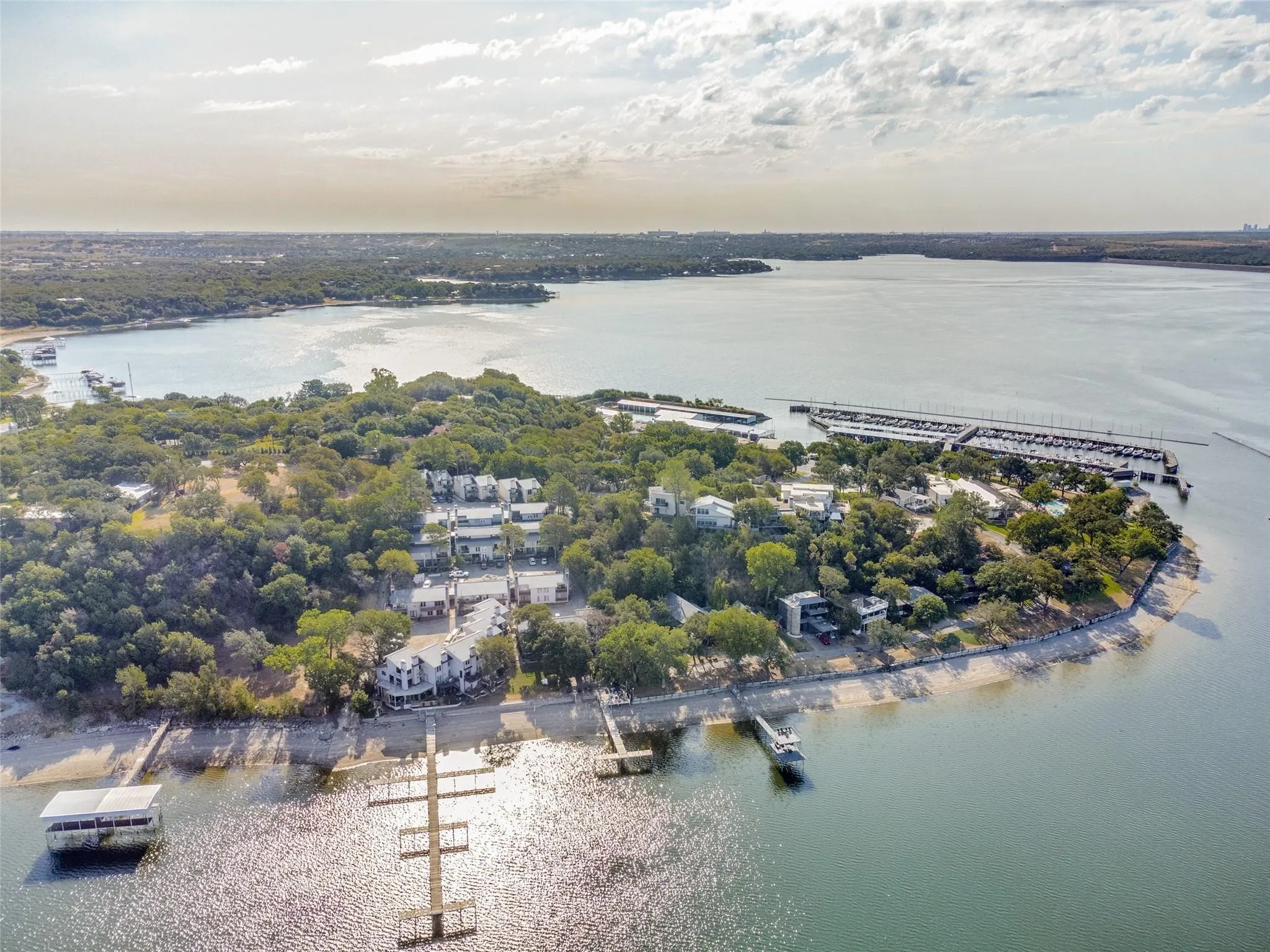 Condominium For Sale in Tarrant County , 9999 Boat Club Road 409, Fort Worth, Texas 76179, 2 Bedroom, 3 Bathroom, Garage spaces, 1,056 Sqft, built in 1970, mls#21374224, Real Estate Agent in Fort Worth, Homes For Sale in Tarrant county, Homes For Sale in Fort Worth, Realtor in Fort Worth Texas, Real Estate Brokerage Independent Realty Texas, Luminita Cordes Realtor