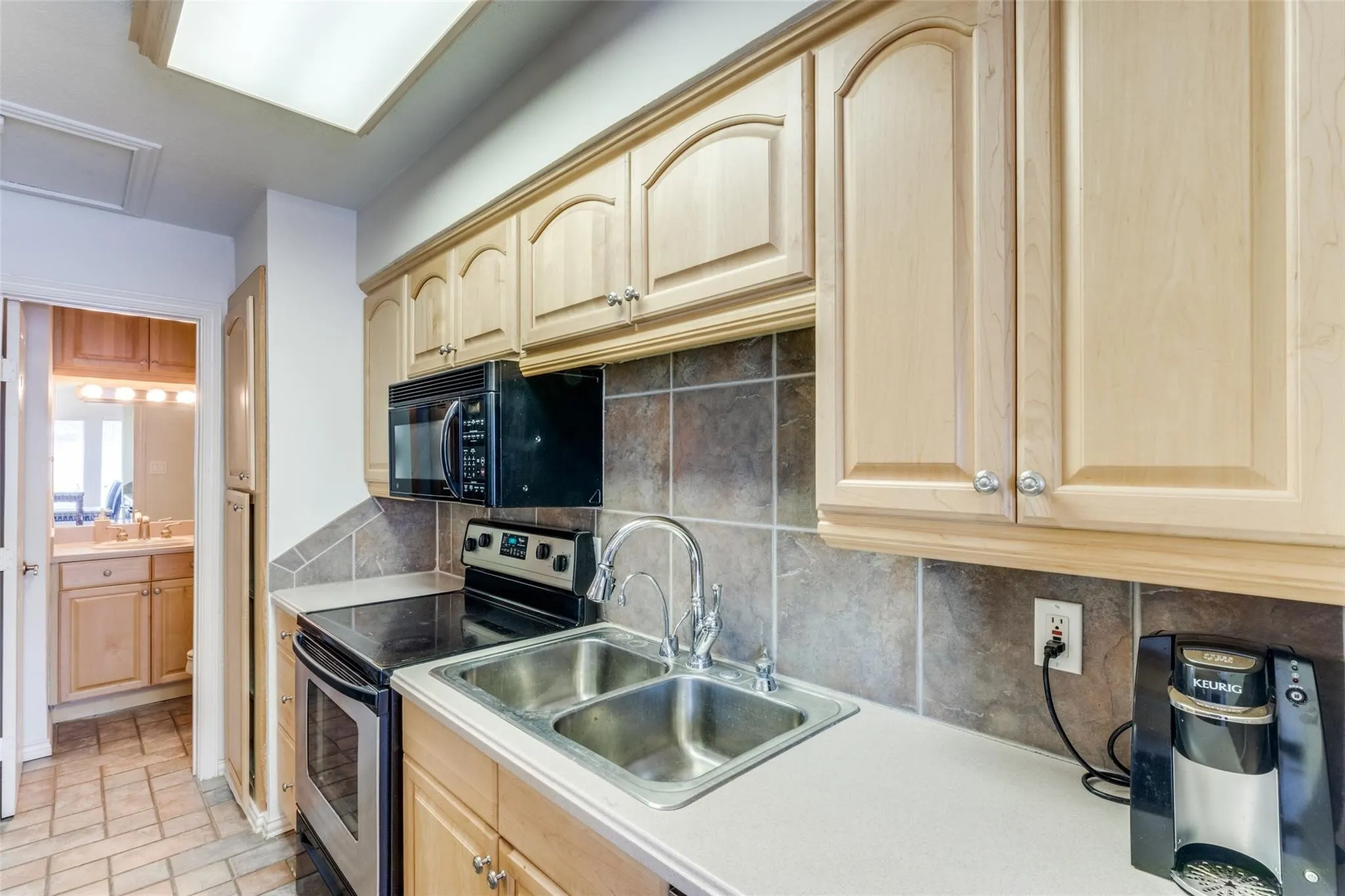 Condominium For Sale in Tarrant County , 9999 Boat Club Road 409, Fort Worth, Texas 76179, 2 Bedroom, 3 Bathroom, Garage spaces, 1,056 Sqft, built in 1970, mls#21374224, Real Estate Agent in Fort Worth, Homes For Sale in Tarrant county, Homes For Sale in Fort Worth, Realtor in Fort Worth Texas, Real Estate Brokerage Independent Realty Texas, Luminita Cordes Realtor