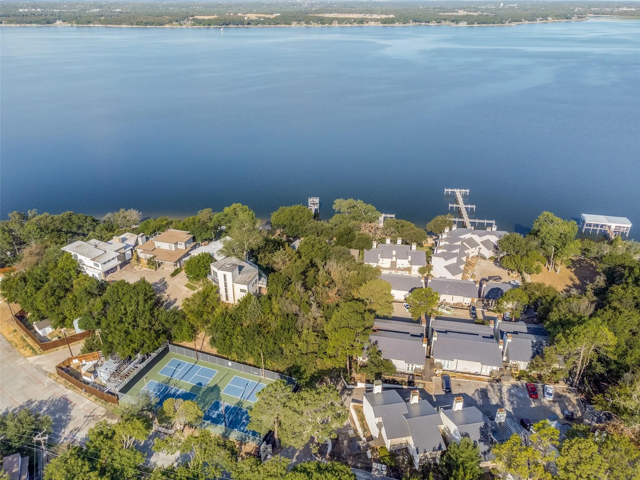 Condominium For Sale in Tarrant County , 9999 Boat Club Road 409, Fort Worth, Texas 76179, 2 Bedroom, 3 Bathroom, Garage spaces, 1,056 Sqft, built in 1970, mls#21374224, Real Estate Agent in Fort Worth, Homes For Sale in Tarrant county, Homes For Sale in Fort Worth, Realtor in Fort Worth Texas, Real Estate Brokerage Independent Realty Texas, Luminita Cordes Realtor