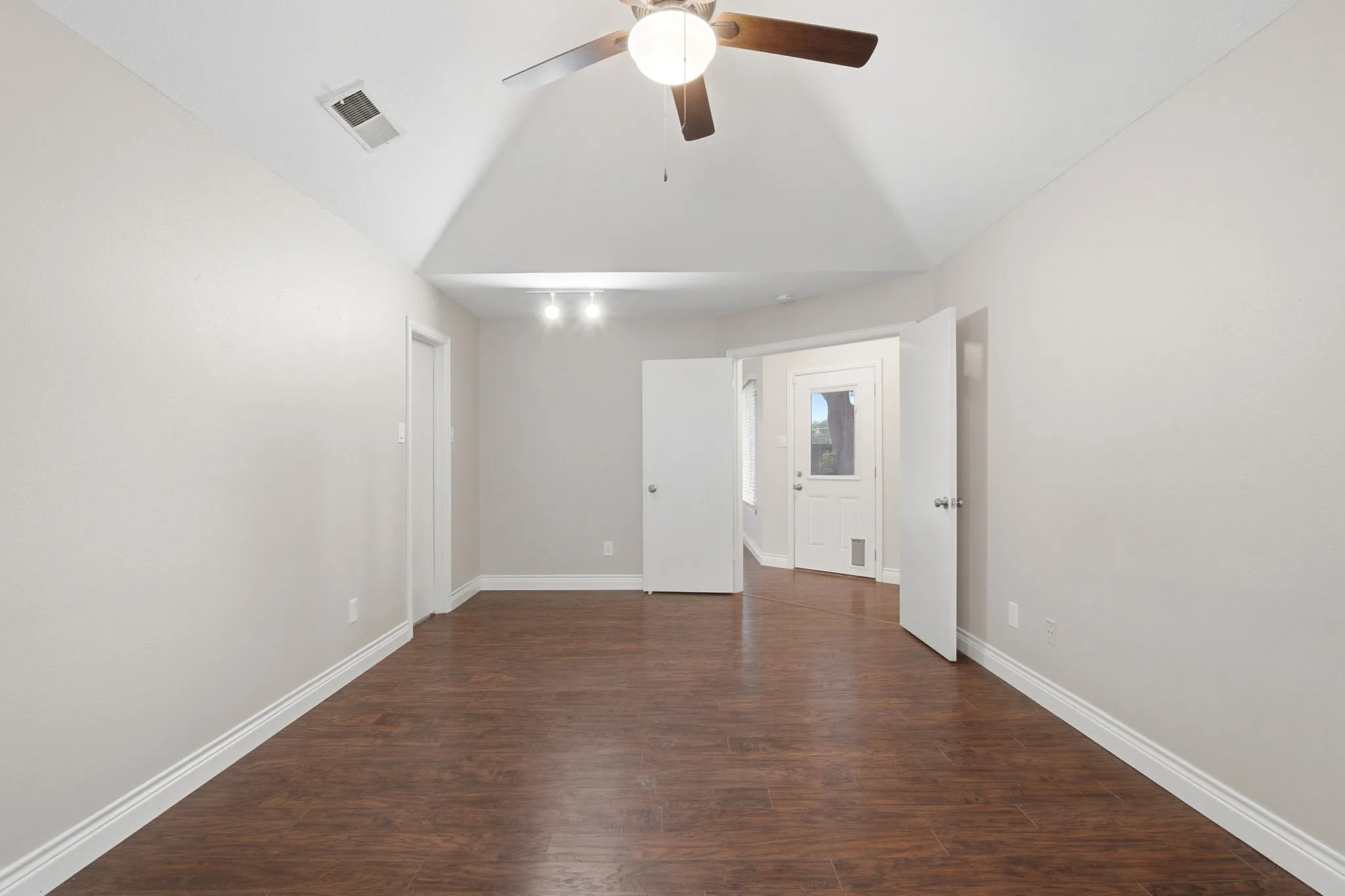 Single Family Residence For Sale in Collin County , 1309 Marigold Drive, Allen, Texas 75002, 3 Bedroom, 2 Bathroom, 2 Garage spaces, 1,611 Sqft, built in 1984, mls#21377290, Real Estate Agent in Allen, Homes For Sale in Collin county, Homes For Sale in Allen, Realtor in Allen Texas, Real Estate Brokerage Independent Realty Texas, Luminita Cordes Realtor