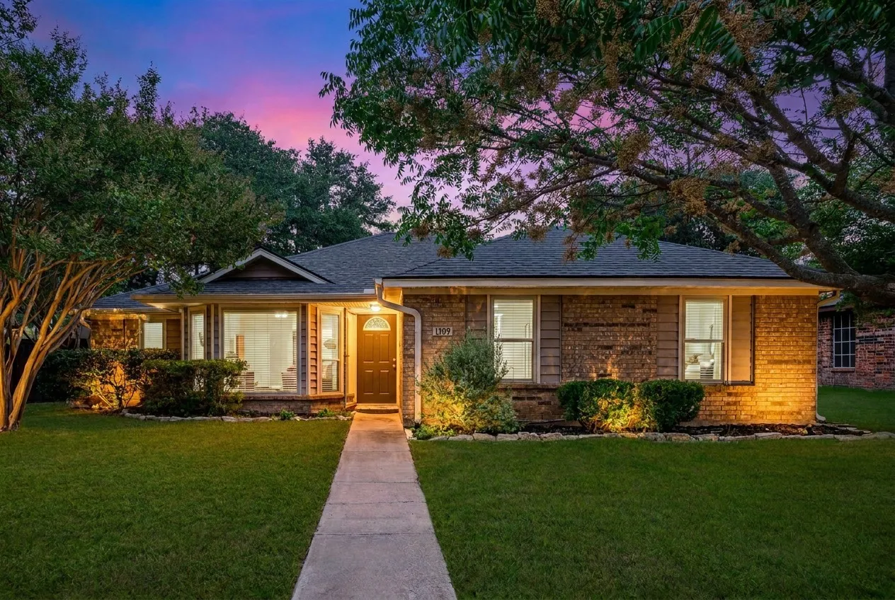 Single Family Residence For Sale in Collin County , 1309 Marigold Drive, Allen, Texas 75002, 3 Bedroom, 2 Bathroom, 2 Garage spaces, 1,611 Sqft, built in 1984, mls#21377290, Real Estate Agent in Allen, Homes For Sale in Collin county, Homes For Sale in Allen, Realtor in Allen Texas, Real Estate Brokerage Independent Realty Texas, Luminita Cordes Realtor