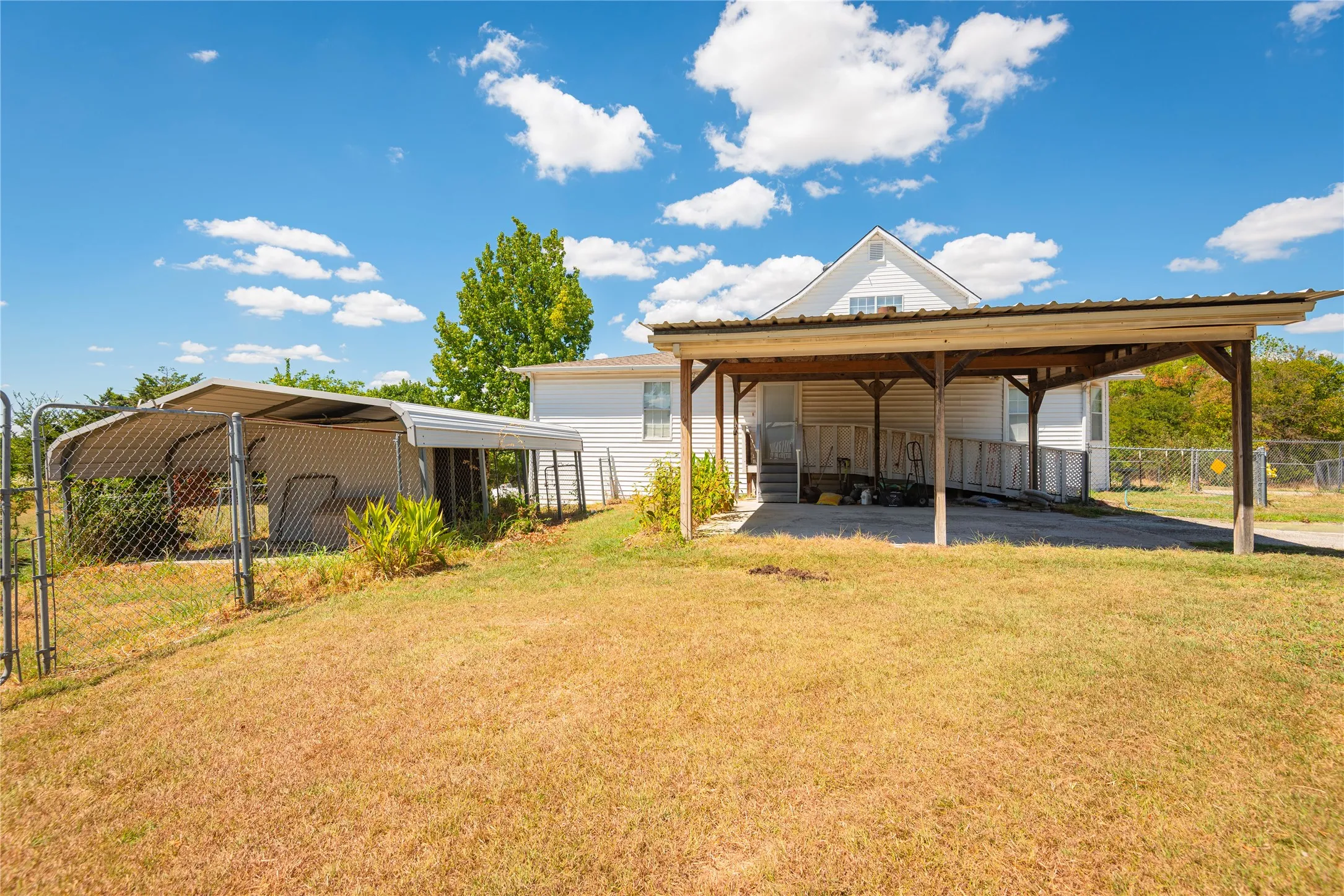 Single Family Residence For Sale in Collin County , 525 E Hazelwood Street, Princeton, Texas 75407, 4 Bedroom, 3 Bathroom, 4 Garage spaces, 2,431 Sqft, built in 1987, mls#21371298, Real Estate Agent in Princeton, Homes For Sale in Collin county, Homes For Sale in Princeton, Realtor in Princeton Texas, Real Estate Brokerage Independent Realty Texas, Luminita Cordes Realtor
