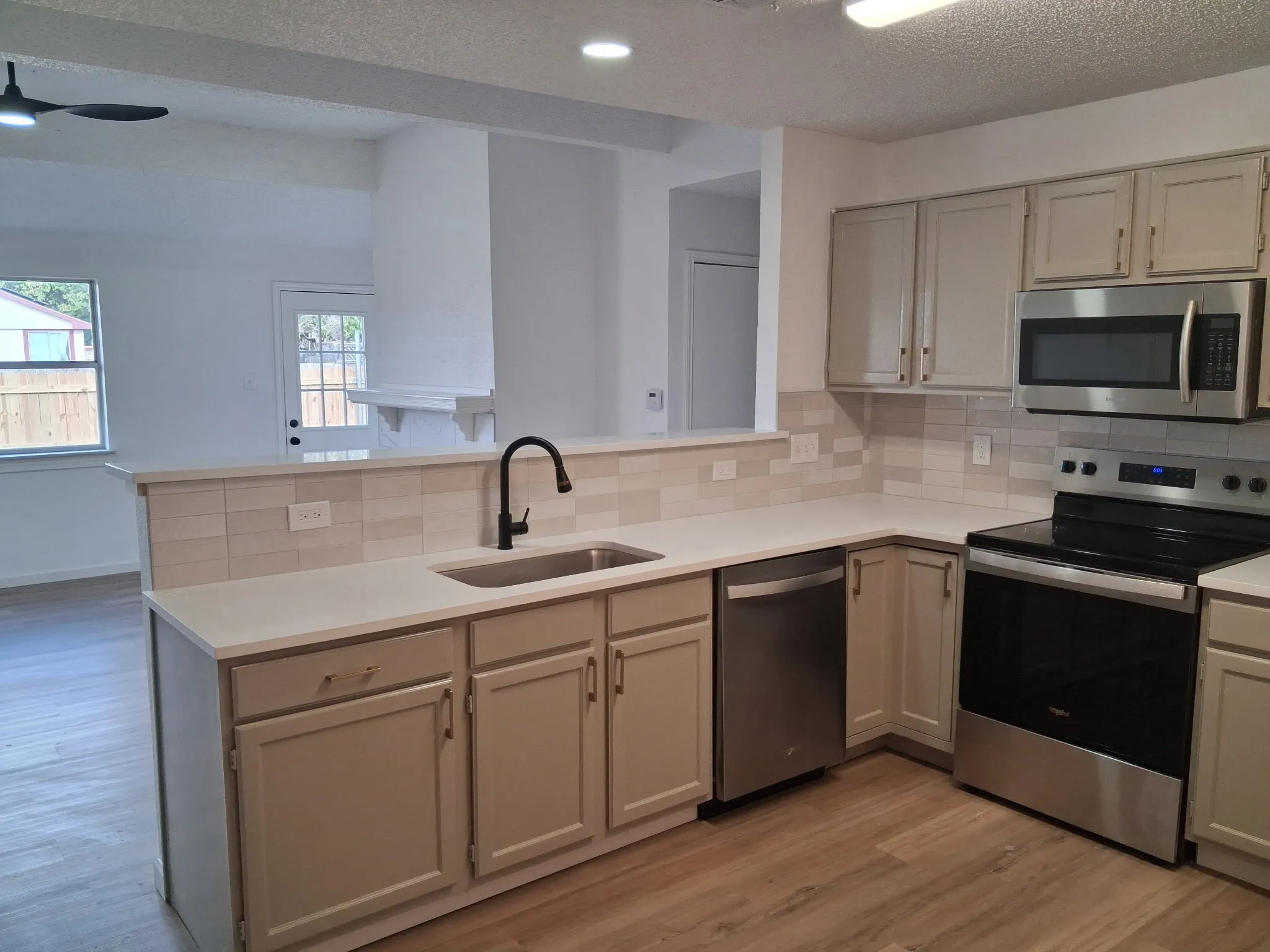 Single Family Residence For Sale in Tarrant County , 414 Valley Mills Drive, Arlington, Texas 76018, 3 Bedroom, 2 Bathroom, 2 Garage spaces, 1,082 Sqft, built in 1986, mls#21374988, Real Estate Agent in Arlington, Homes For Sale in Tarrant county, Homes For Sale in Arlington, Realtor in Arlington Texas, Real Estate Brokerage Independent Realty Texas, Luminita Cordes Realtor
