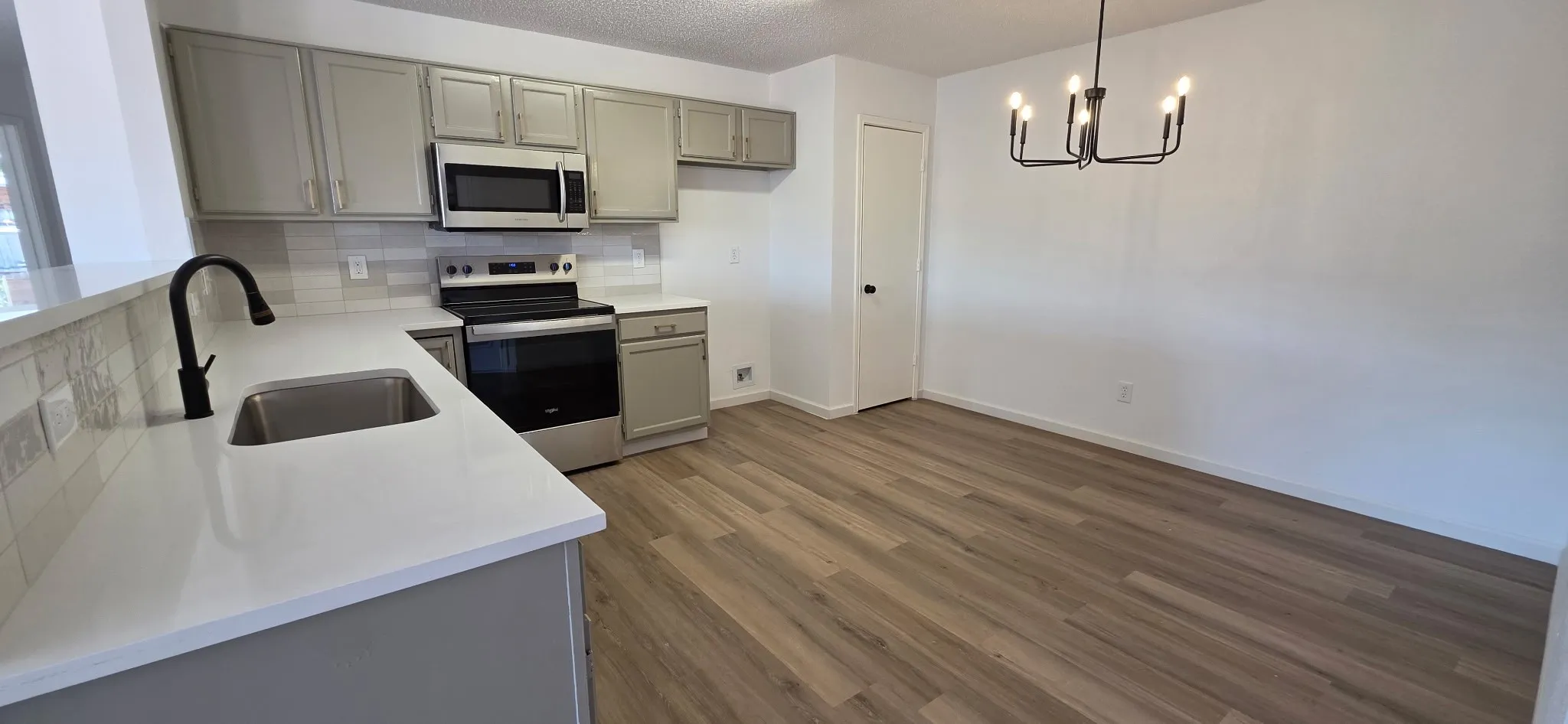 Single Family Residence For Sale in Tarrant County , 414 Valley Mills Drive, Arlington, Texas 76018, 3 Bedroom, 2 Bathroom, 2 Garage spaces, 1,082 Sqft, built in 1986, mls#21374988, Real Estate Agent in Arlington, Homes For Sale in Tarrant county, Homes For Sale in Arlington, Realtor in Arlington Texas, Real Estate Brokerage Independent Realty Texas, Luminita Cordes Realtor