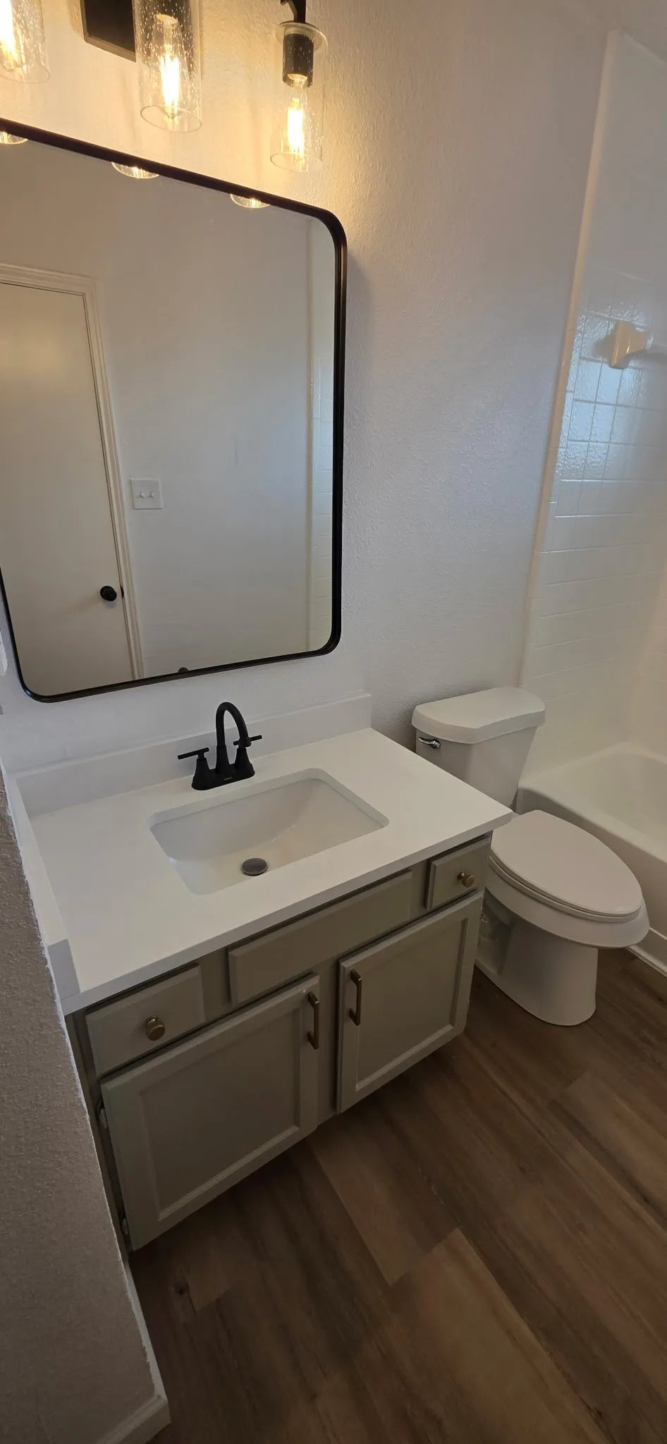 Single Family Residence For Sale in Tarrant County , 414 Valley Mills Drive, Arlington, Texas 76018, 3 Bedroom, 2 Bathroom, 2 Garage spaces, 1,082 Sqft, built in 1986, mls#21374988, Real Estate Agent in Arlington, Homes For Sale in Tarrant county, Homes For Sale in Arlington, Realtor in Arlington Texas, Real Estate Brokerage Independent Realty Texas, Luminita Cordes Realtor