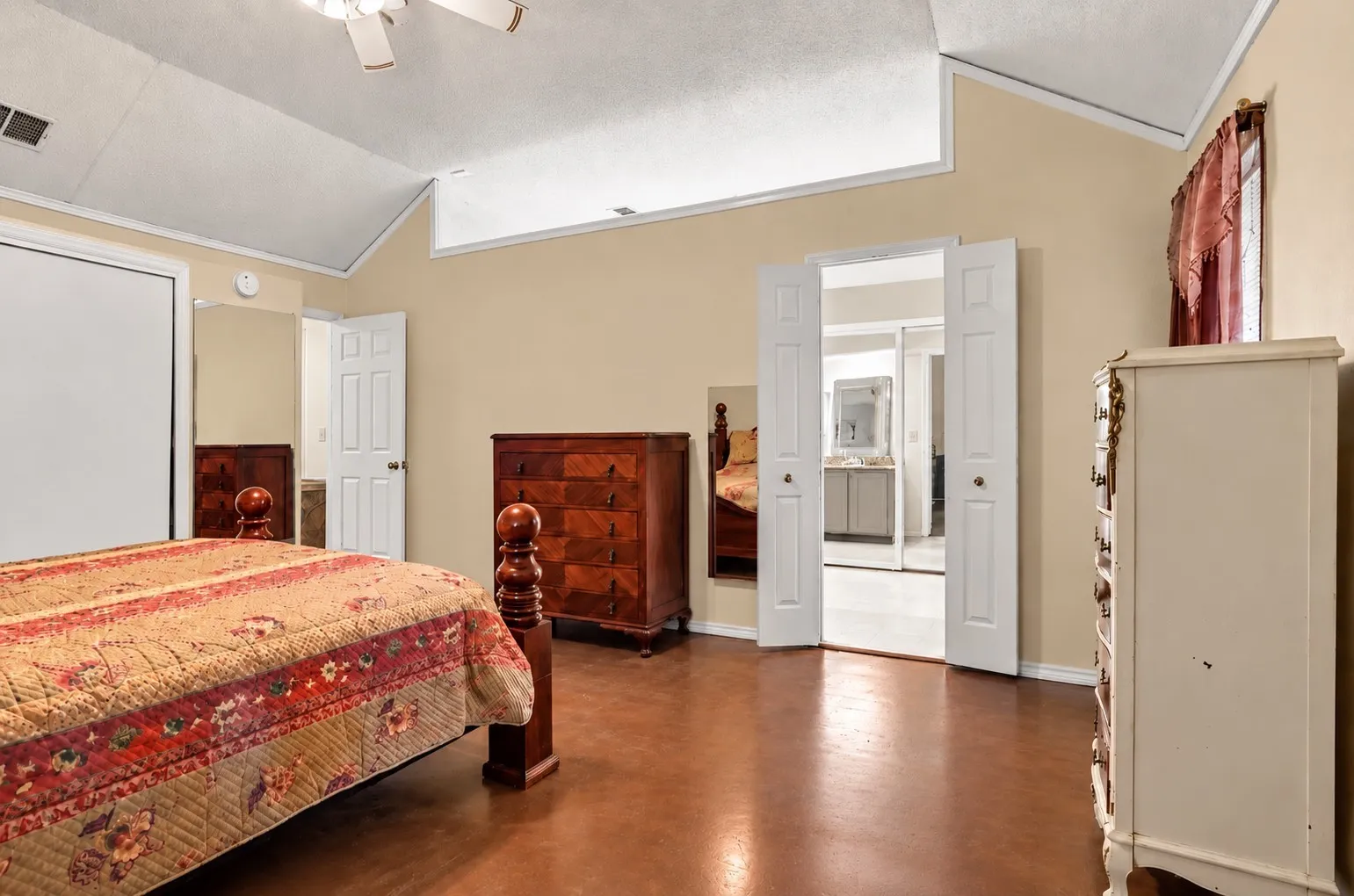 Single Family Residence For Sale in Dallas County , 5309 Deep Canyon Drive, Garland, Texas 75043, 3 Bedroom, 2 Bathroom, 2 Garage spaces, 1,996 Sqft, built in 1984, mls#21371988, Real Estate Agent in Garland, Homes For Sale in Dallas county, Homes For Sale in Garland, Realtor in Garland Texas, Real Estate Brokerage Independent Realty Texas, Luminita Cordes Realtor