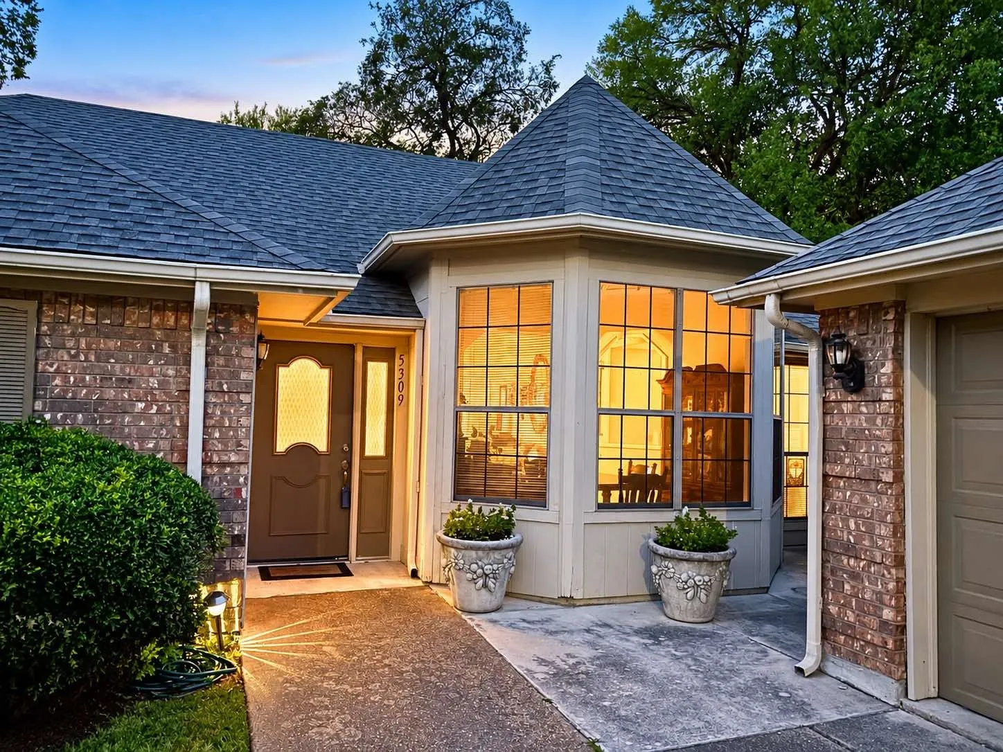 Single Family Residence For Sale in Dallas County , 5309 Deep Canyon Drive, Garland, Texas 75043, 3 Bedroom, 2 Bathroom, 2 Garage spaces, 1,996 Sqft, built in 1984, mls#21371988, Real Estate Agent in Garland, Homes For Sale in Dallas county, Homes For Sale in Garland, Realtor in Garland Texas, Real Estate Brokerage Independent Realty Texas, Luminita Cordes Realtor