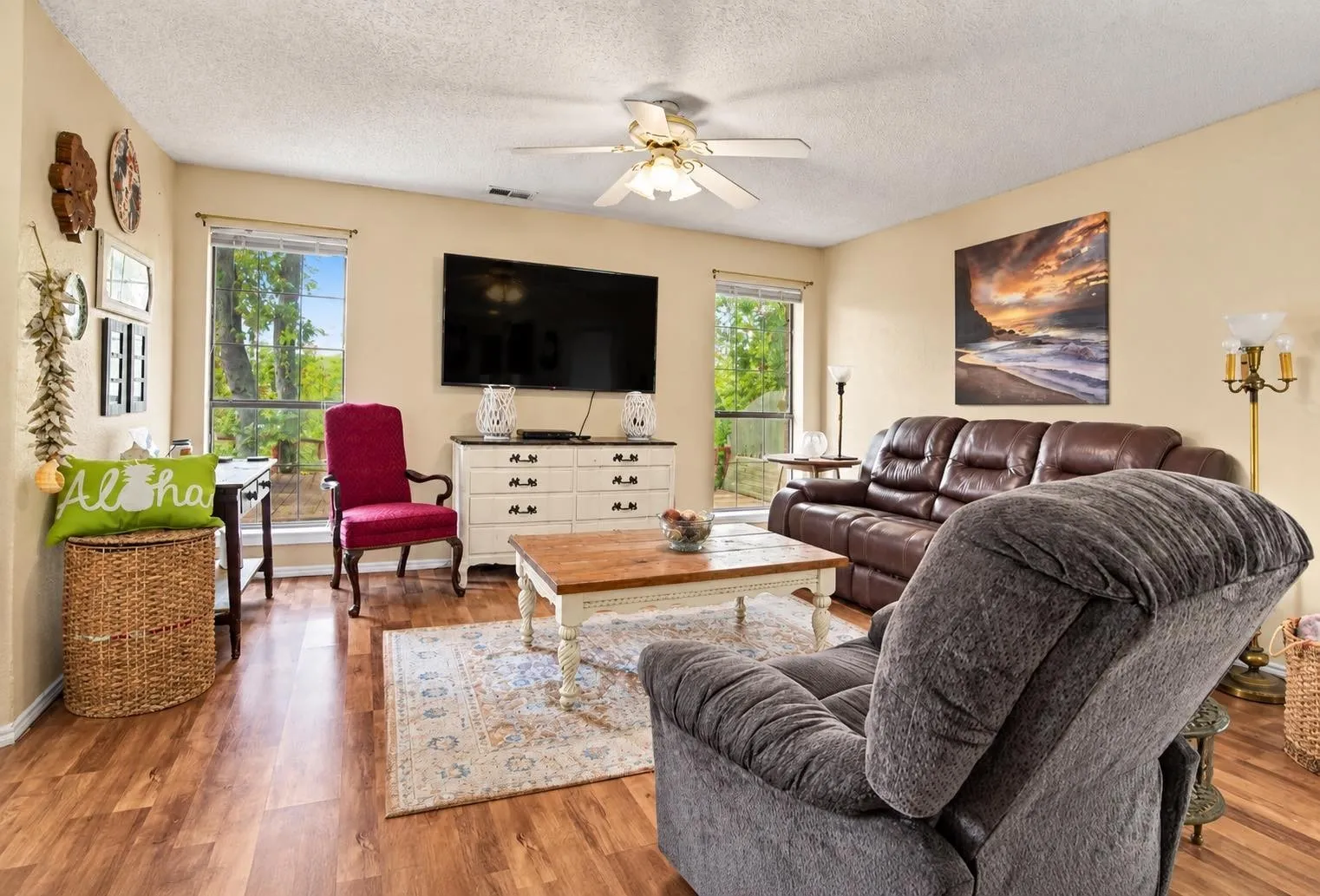 Second living room area