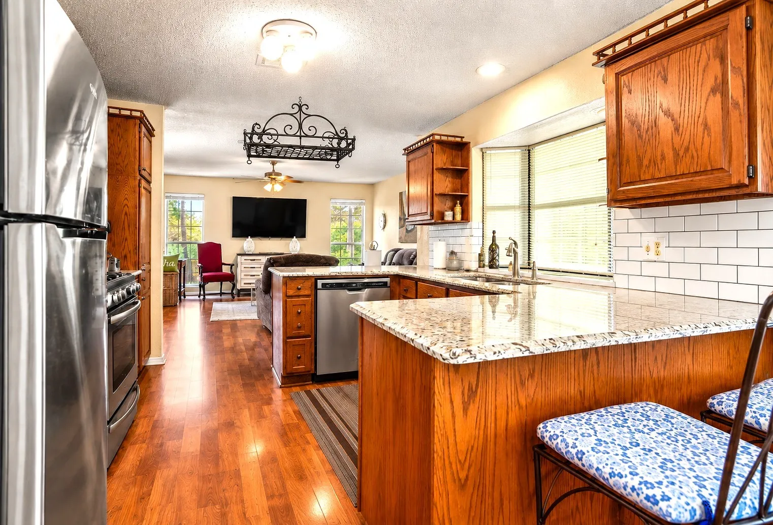 Single Family Residence For Sale in Dallas County , 5309 Deep Canyon Drive, Garland, Texas 75043, 3 Bedroom, 2 Bathroom, 2 Garage spaces, 1,996 Sqft, built in 1984, mls#21371988, Real Estate Agent in Garland, Homes For Sale in Dallas county, Homes For Sale in Garland, Realtor in Garland Texas, Real Estate Brokerage Independent Realty Texas, Luminita Cordes Realtor