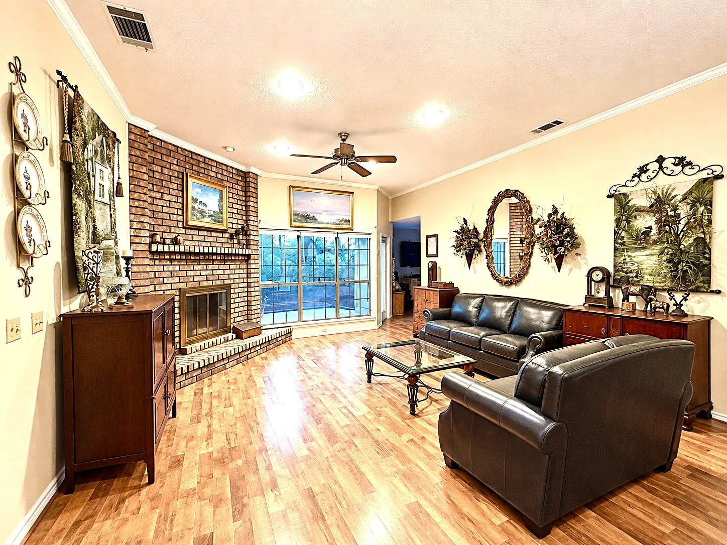 Single Family Residence For Sale in Dallas County , 5309 Deep Canyon Drive, Garland, Texas 75043, 3 Bedroom, 2 Bathroom, 2 Garage spaces, 1,996 Sqft, built in 1984, mls#21371988, Real Estate Agent in Garland, Homes For Sale in Dallas county, Homes For Sale in Garland, Realtor in Garland Texas, Real Estate Brokerage Independent Realty Texas, Luminita Cordes Realtor