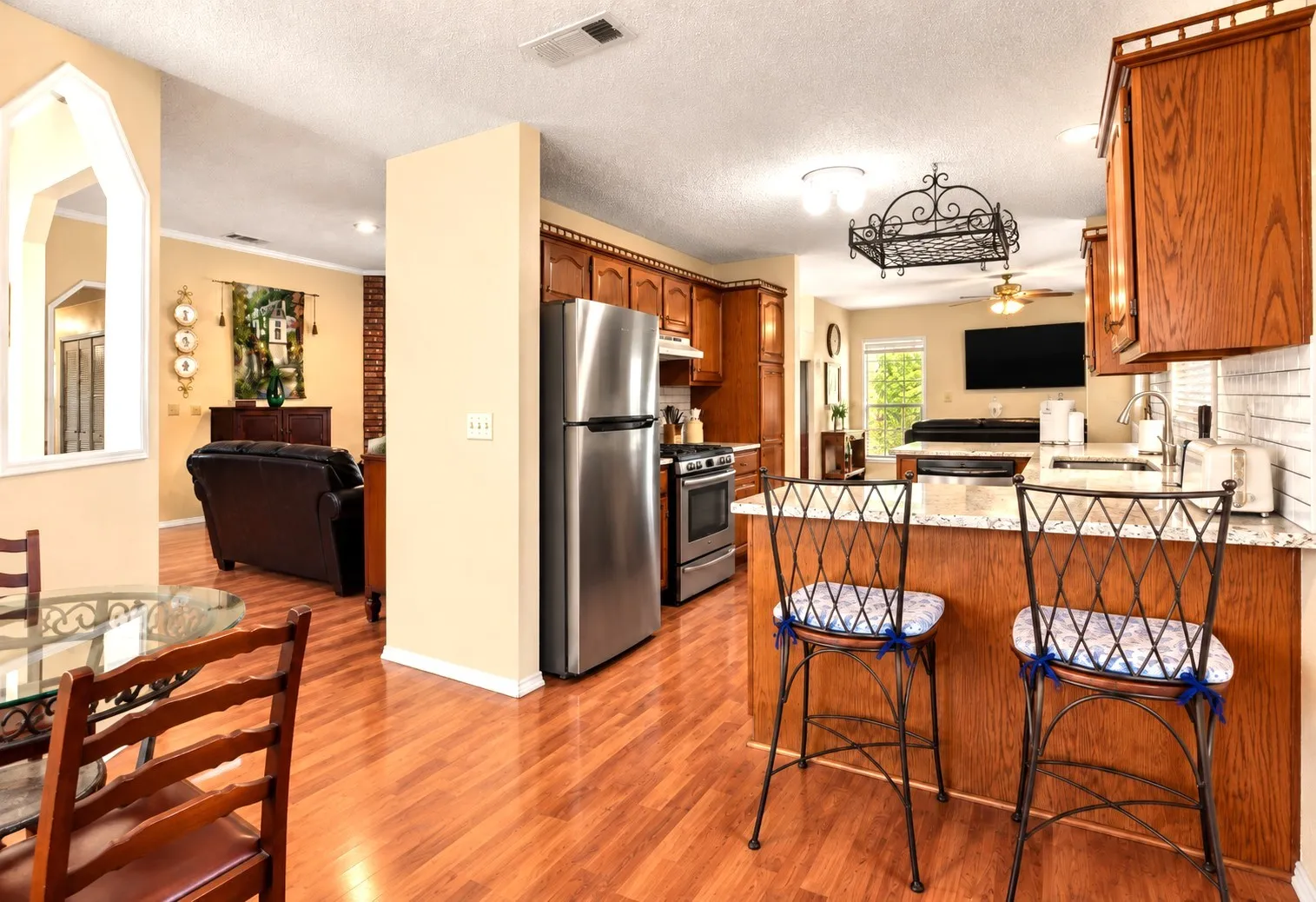 Single Family Residence For Sale in Dallas County , 5309 Deep Canyon Drive, Garland, Texas 75043, 3 Bedroom, 2 Bathroom, 2 Garage spaces, 1,996 Sqft, built in 1984, mls#21371988, Real Estate Agent in Garland, Homes For Sale in Dallas county, Homes For Sale in Garland, Realtor in Garland Texas, Real Estate Brokerage Independent Realty Texas, Luminita Cordes Realtor