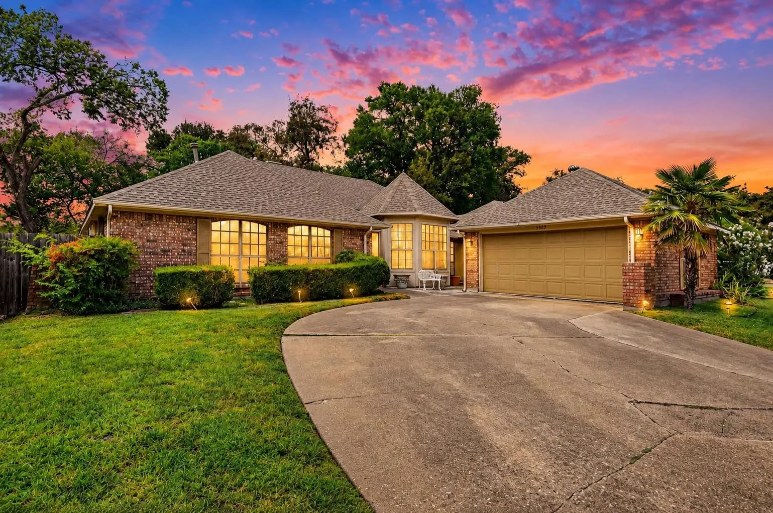 Single Family Residence For Sale in Dallas County , 5309 Deep Canyon Drive, Garland, Texas 75043, 3 Bedroom, 2 Bathroom, 2 Garage spaces, 1,996 Sqft, built in 1984, mls#21371988, Real Estate Agent in Garland, Homes For Sale in Dallas county, Homes For Sale in Garland, Realtor in Garland Texas, Real Estate Brokerage Independent Realty Texas, Luminita Cordes Realtor